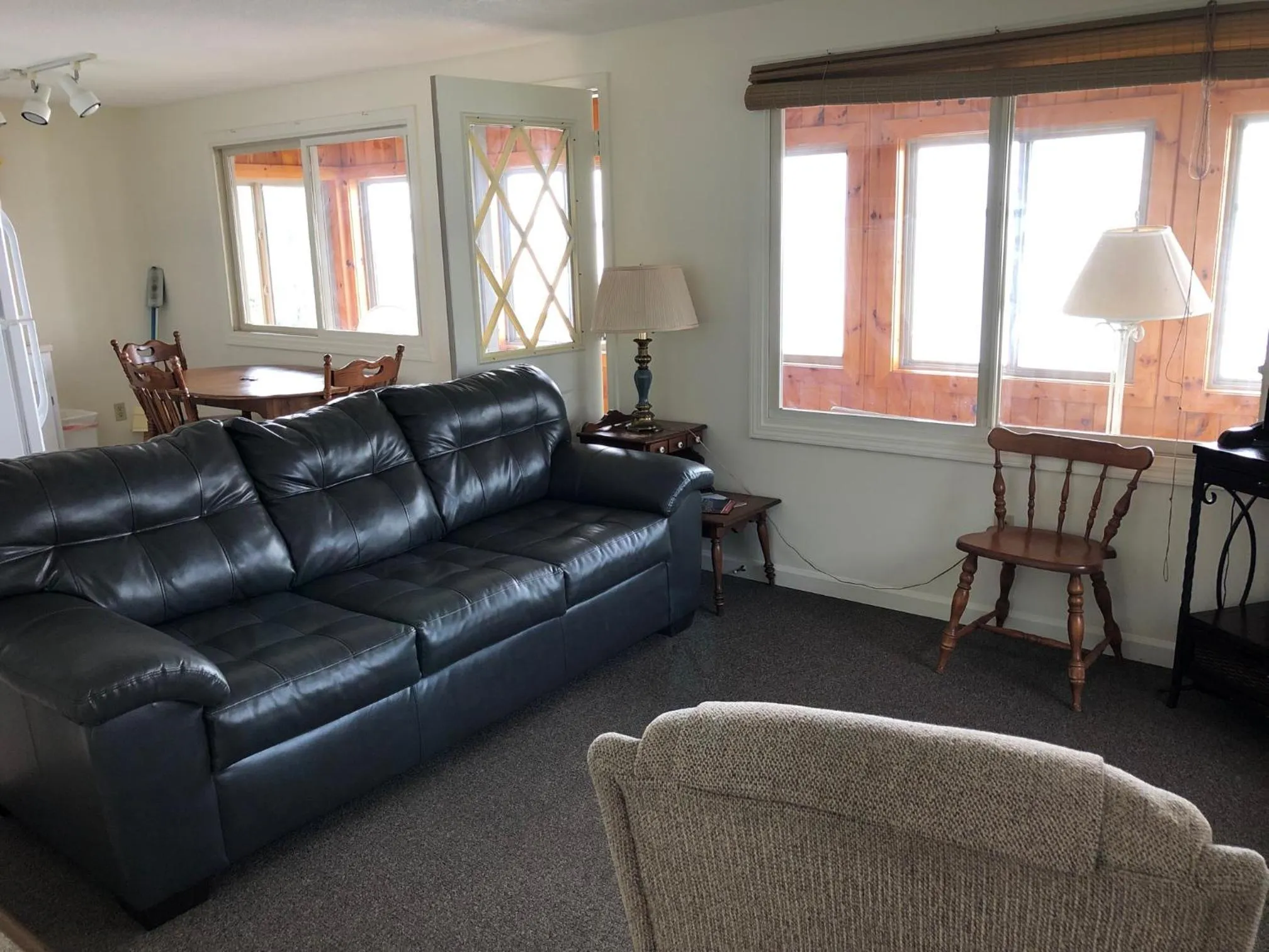 Living room in West Winds Motel & Cottages