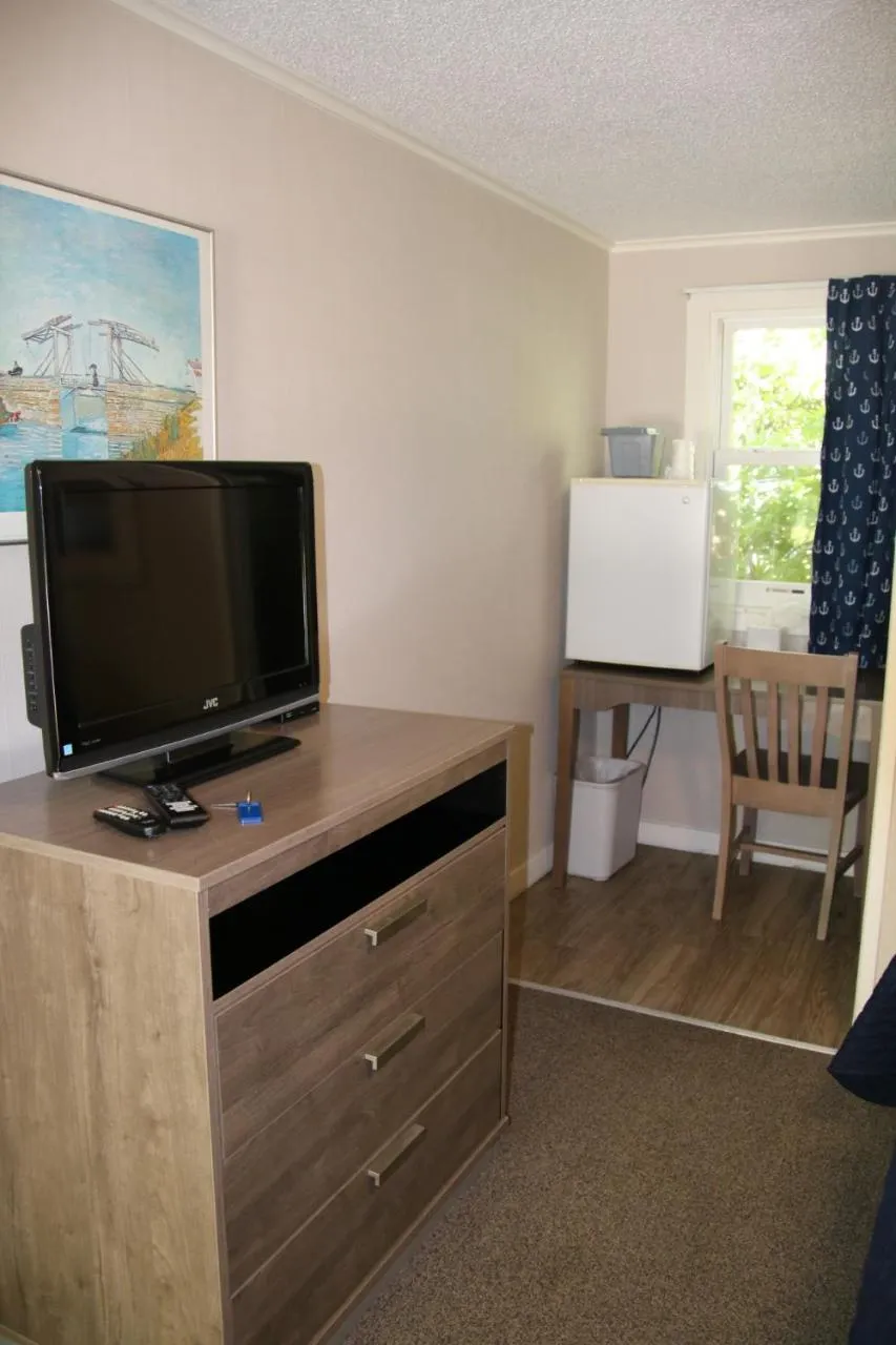 West Winds Motel & Cottages