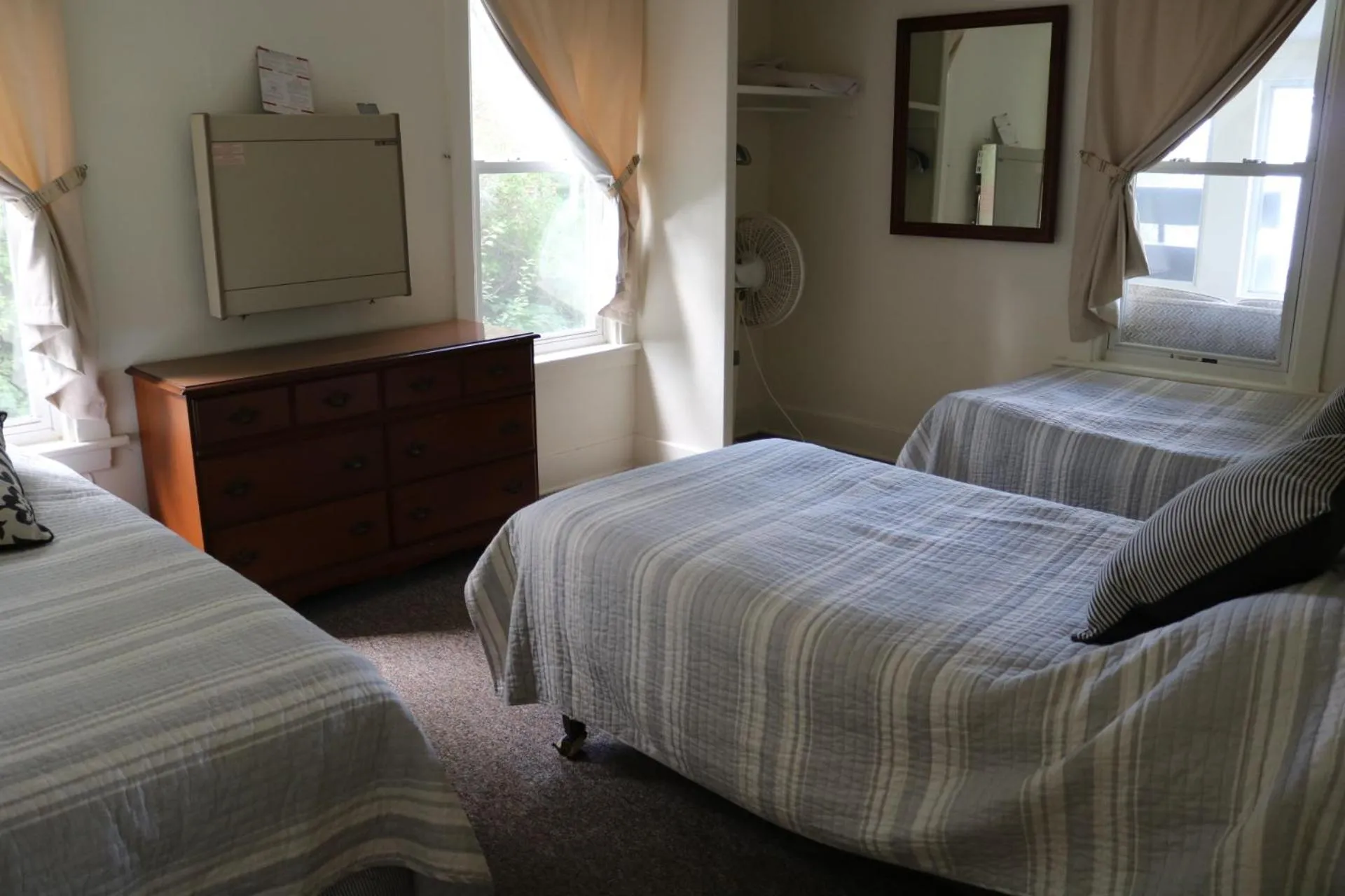 Bed in West Winds Motel & Cottages