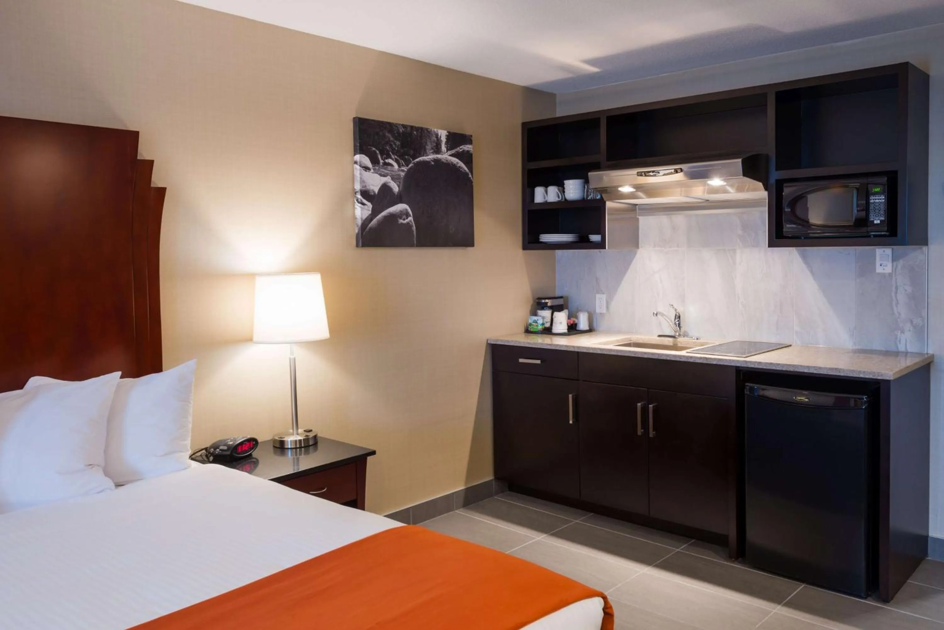 Kitchen or kitchenette, Bed in Best Western Northgate
