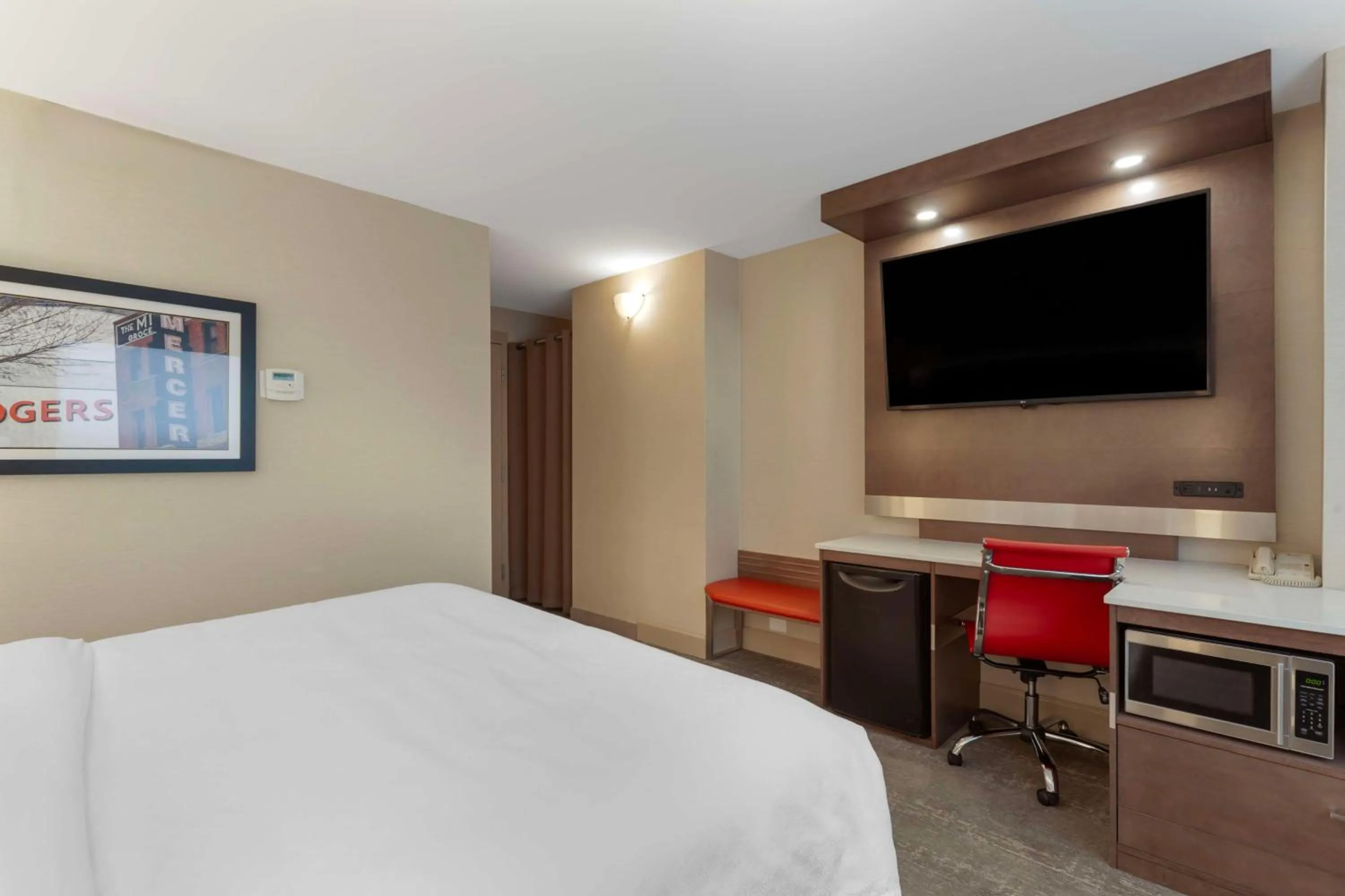 Bedroom, Bed in Best Western PLUS City Centre Inn