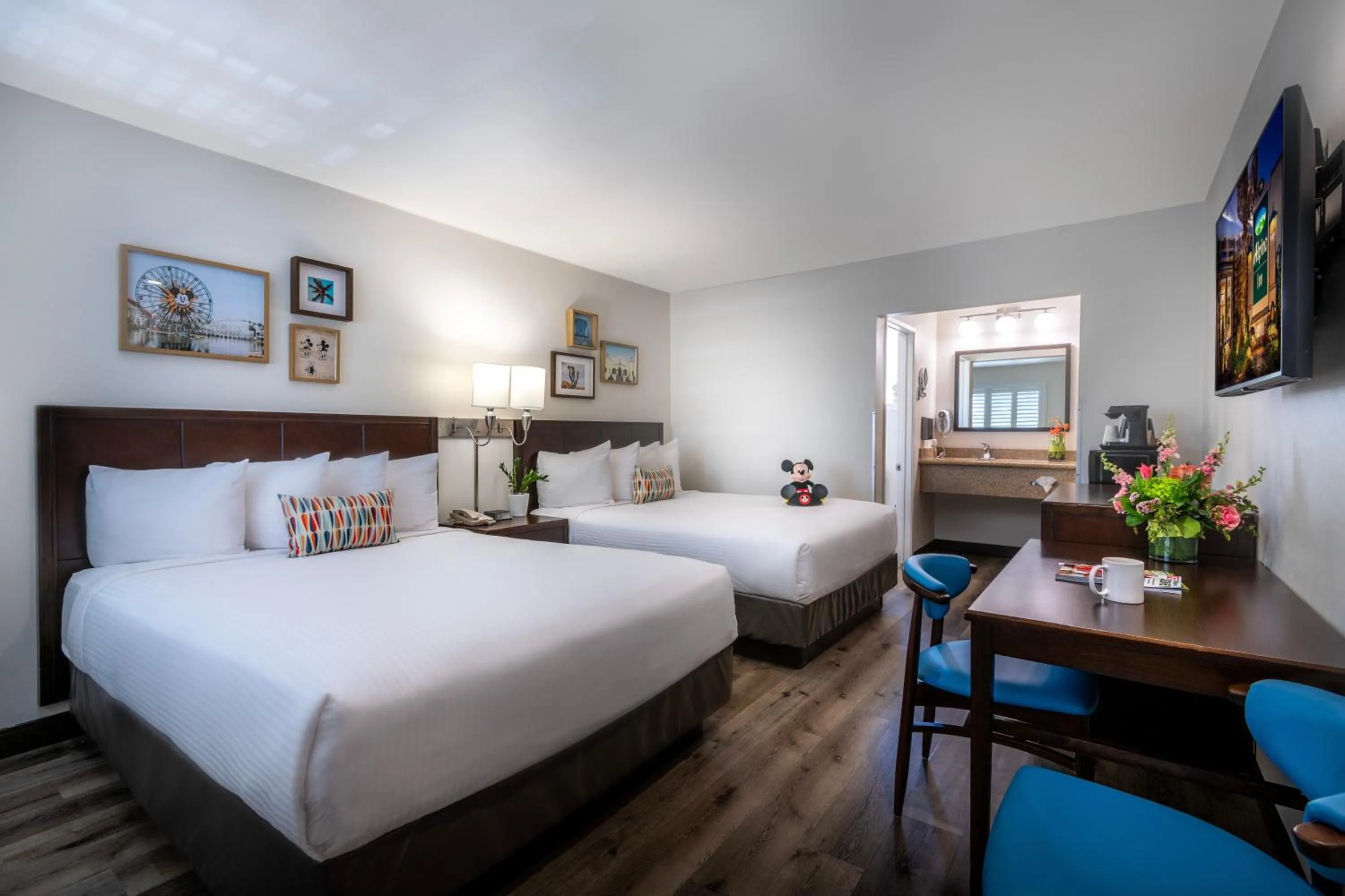 Photo of the whole room, Bed in Alpine Inn near Convention Center and the Park