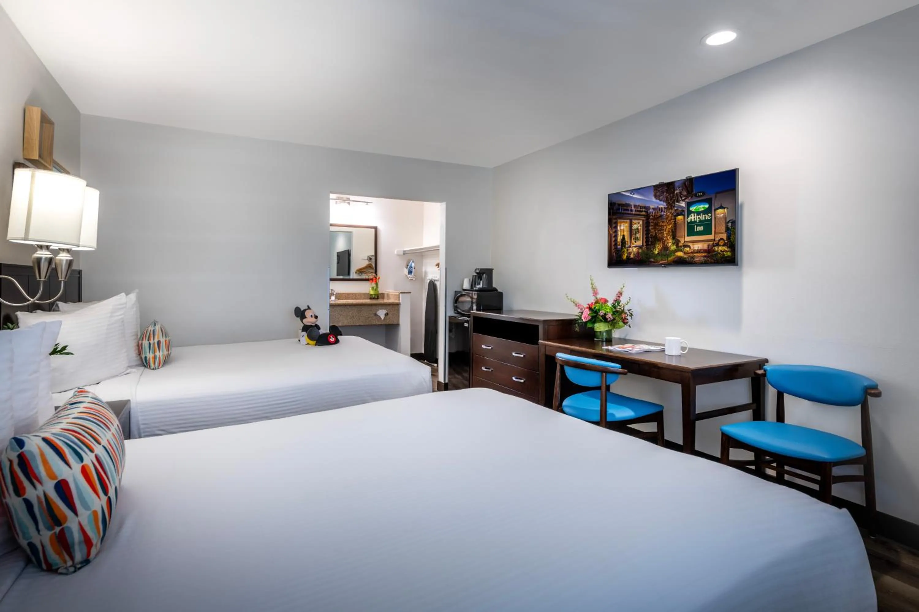 Photo of the whole room, Bed in Alpine Inn near Convention Center and the Park