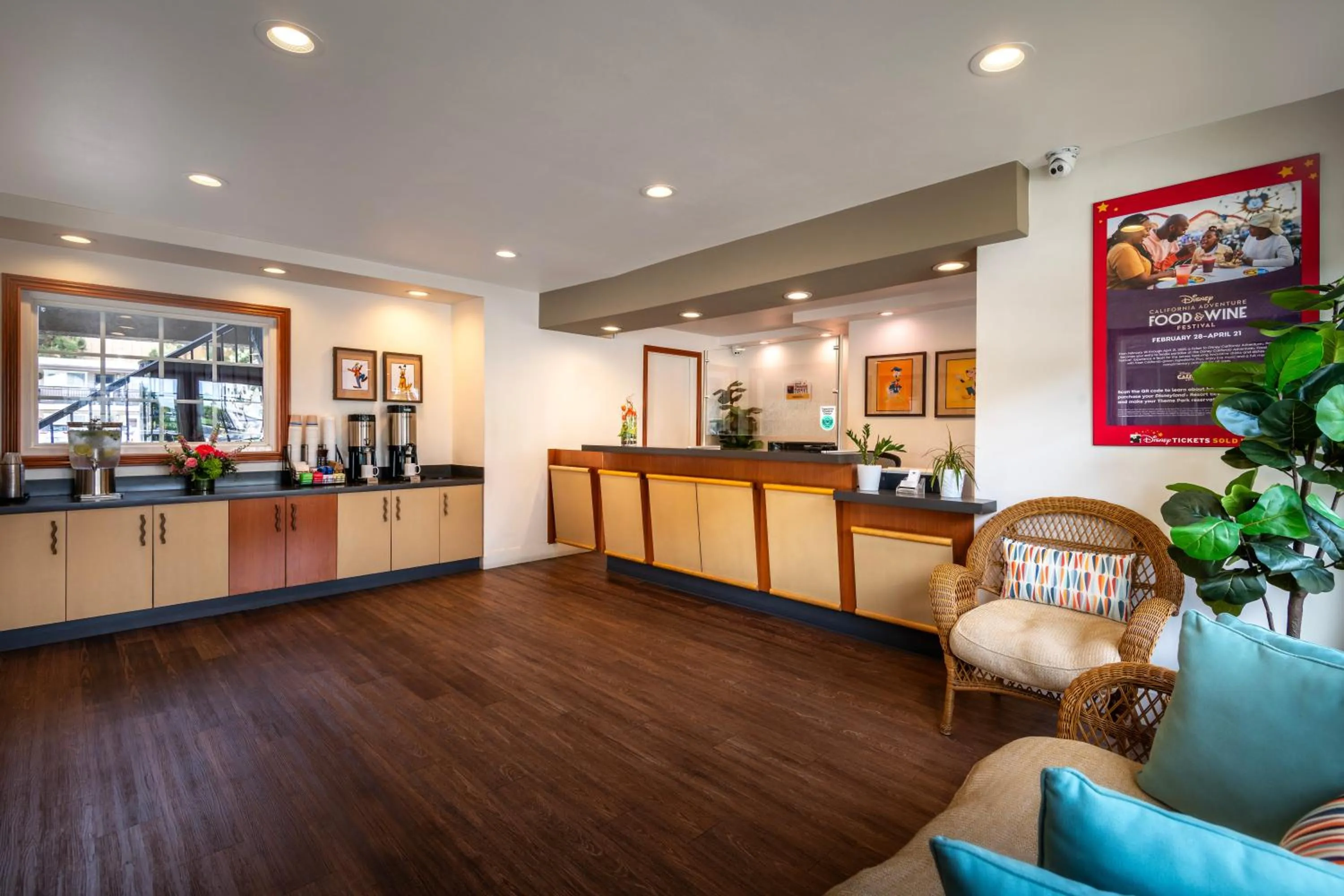 Lobby or reception in Alpine Inn near Convention Center and the Park