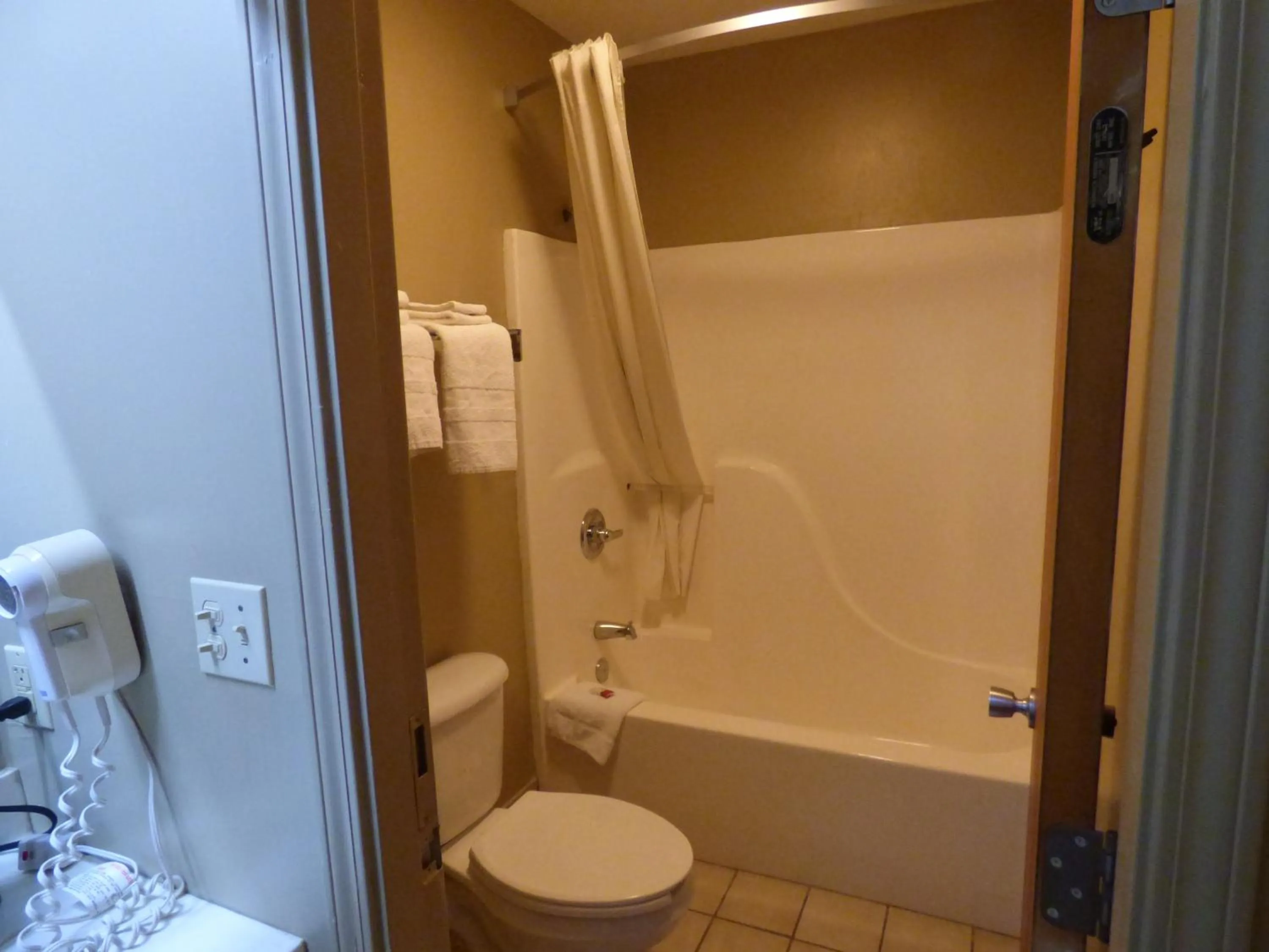Bathroom in Super 8 by Wyndham Kosciusko