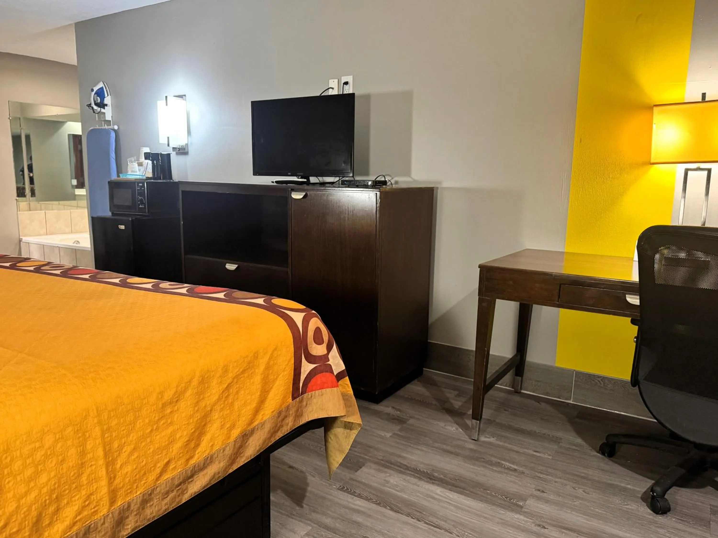 TV and multimedia, Bed in Super 8 by Wyndham Kosciusko