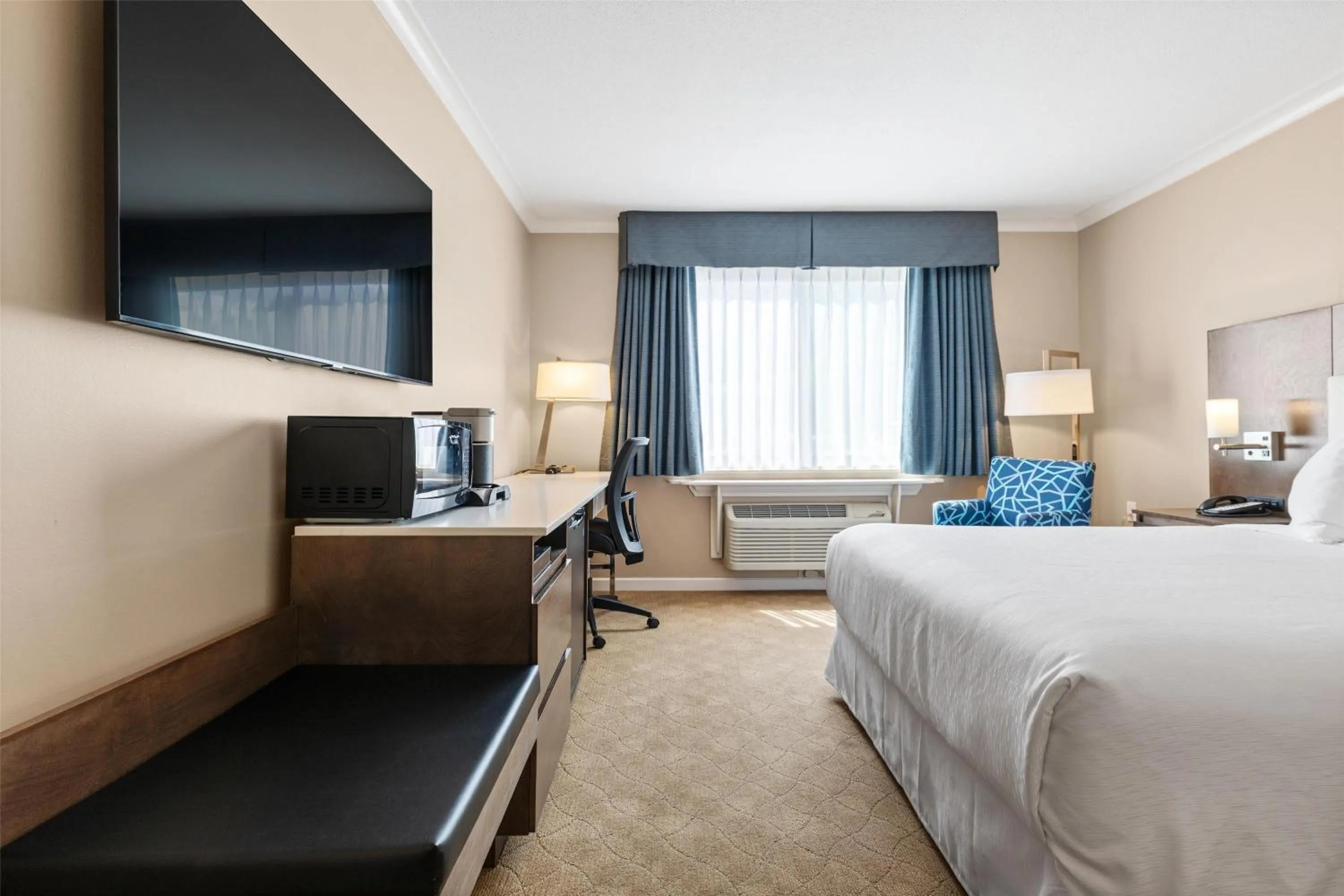 Bedroom, Bed in Best Western Plus Columbia River Hotel