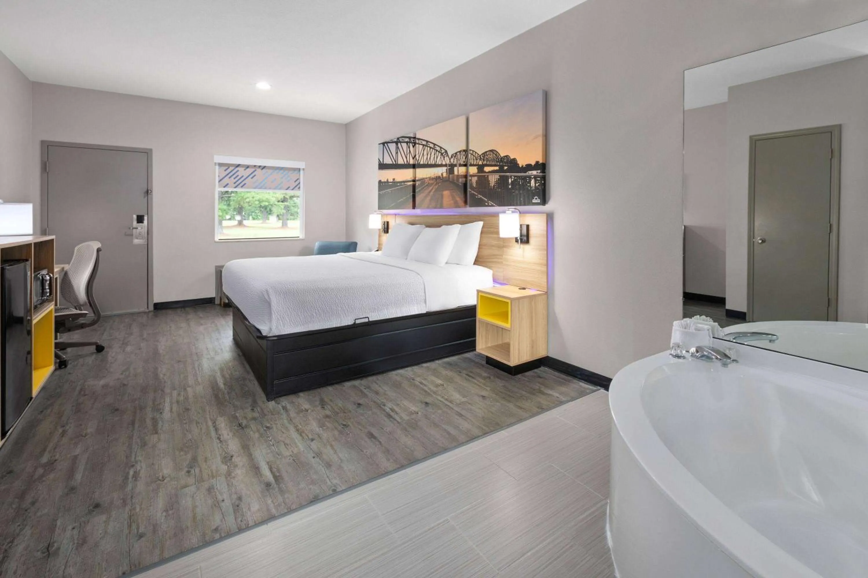 Bath, Bed in Days Inn by Wyndham North Little Rock Maumelle
