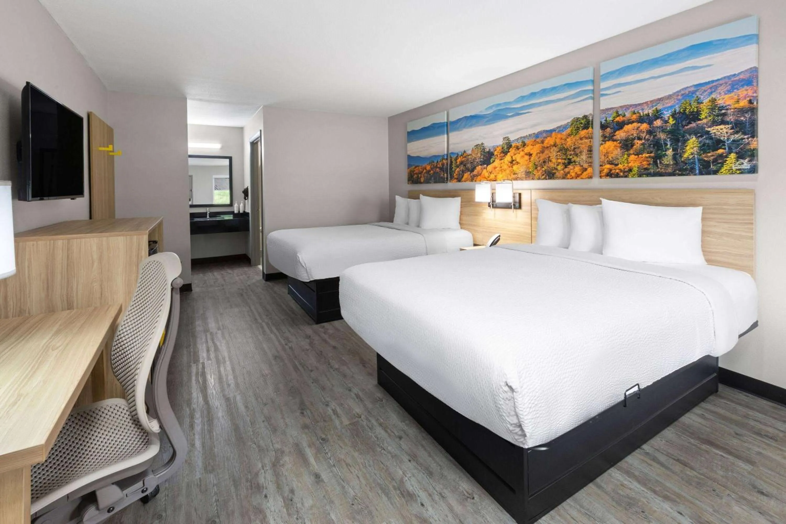 Photo of the whole room, Bed in Days Inn by Wyndham North Little Rock Maumelle