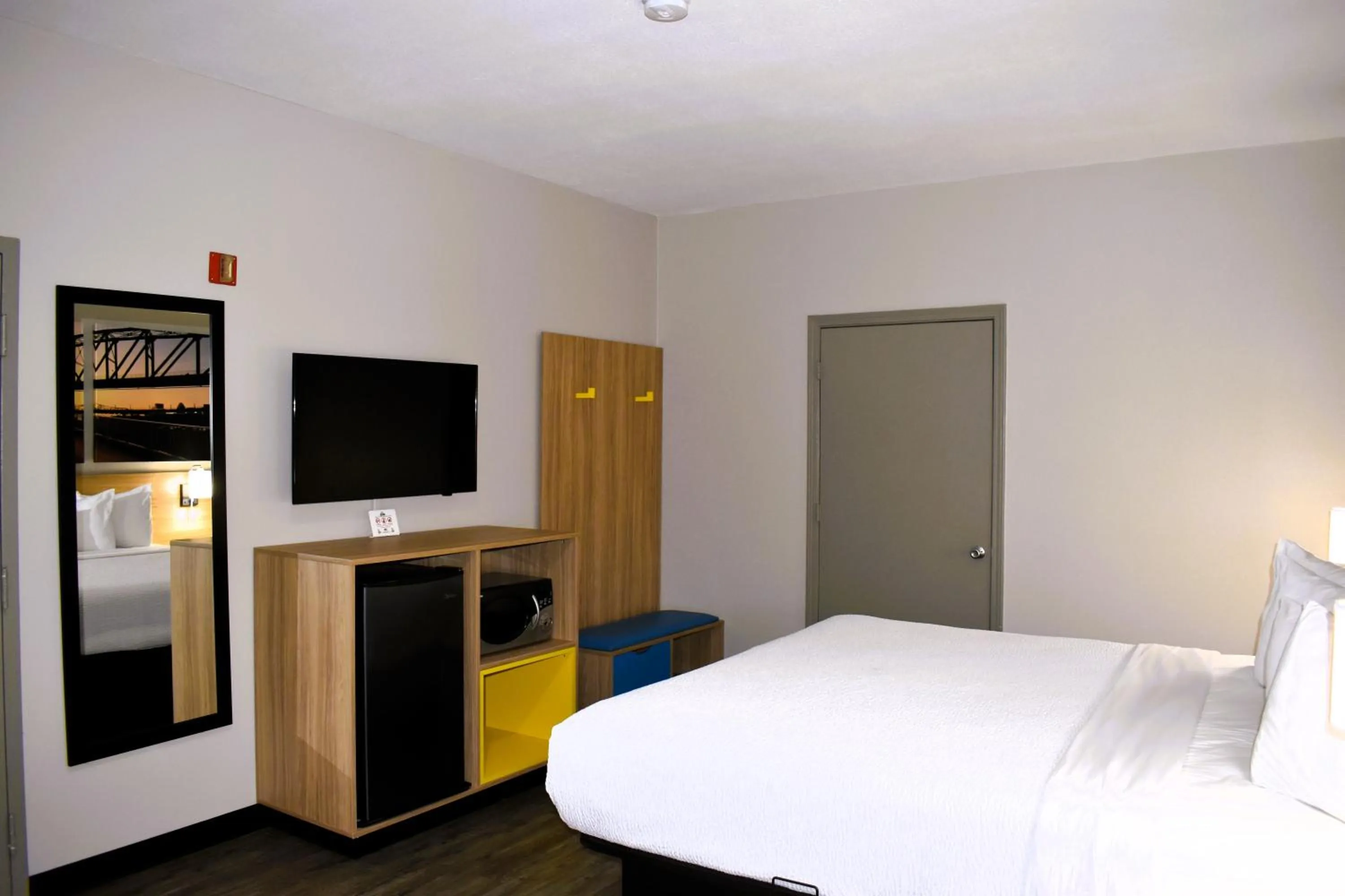 acessibility, Bed in Days Inn by Wyndham North Little Rock Maumelle