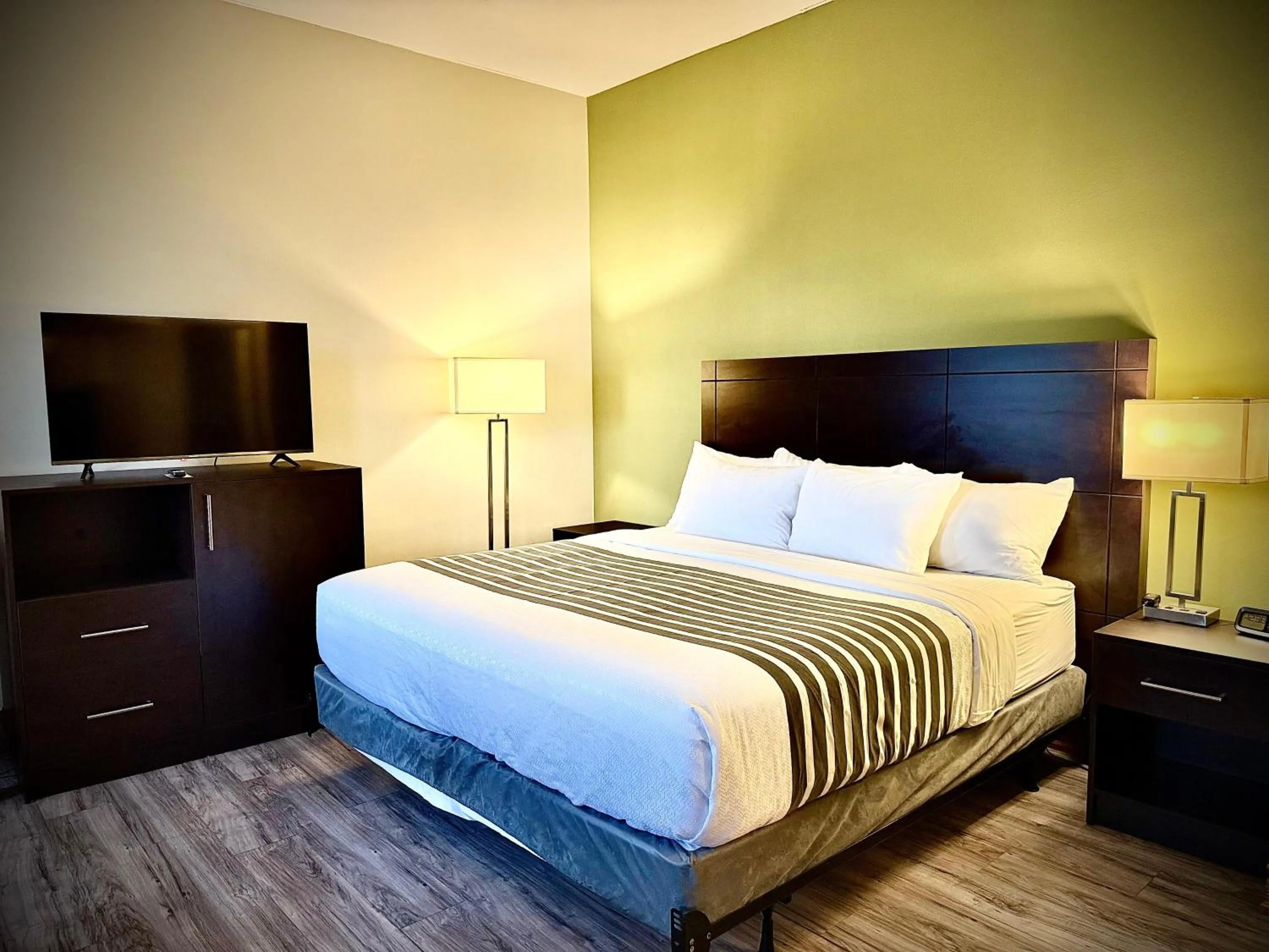 Bed in SureStay Plus Hotel by Best Western Kincardine