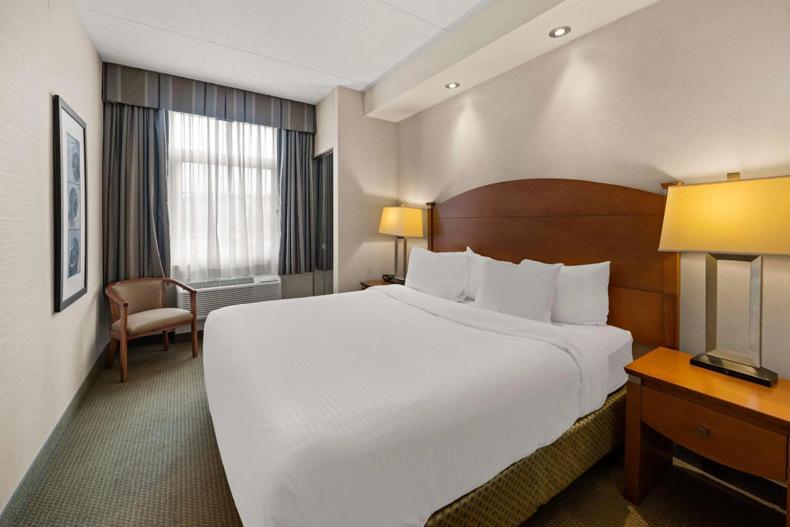 Bedroom, Bed in Best Western Plus Orangeville Inn & Suites