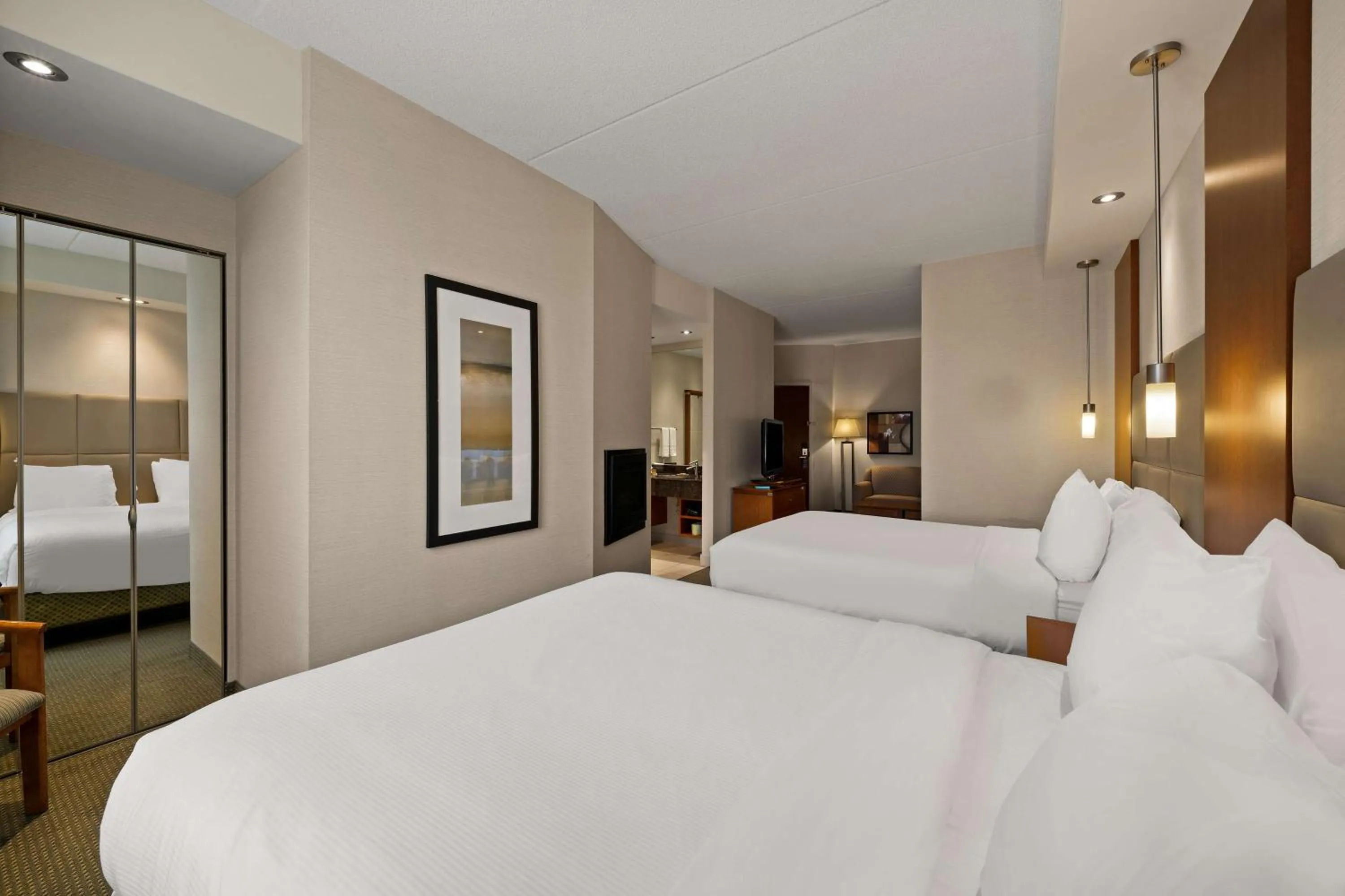 Bedroom, Bed in Best Western Plus Orangeville Inn & Suites