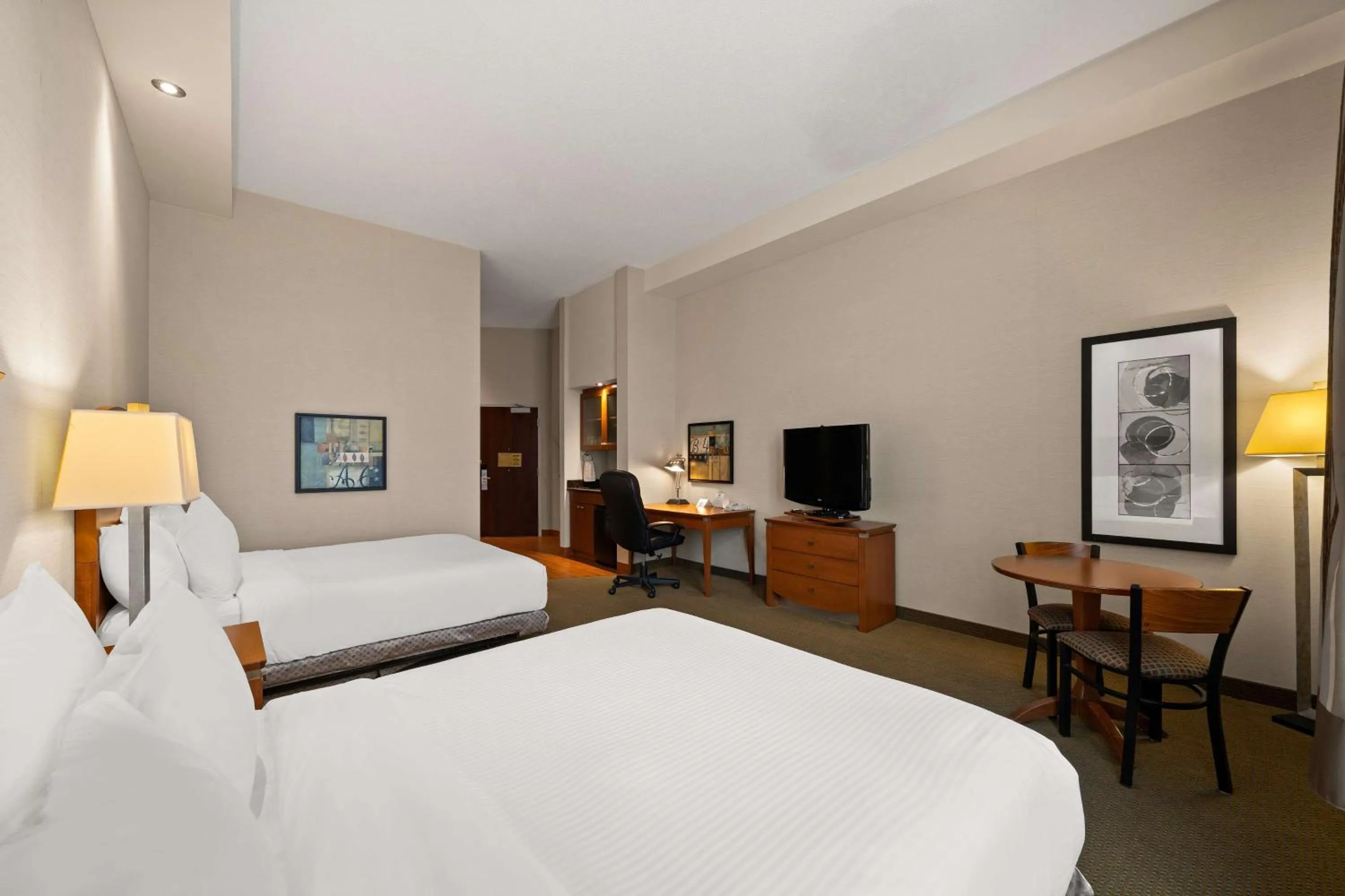 Bedroom, Bed in Best Western Plus Orangeville Inn & Suites