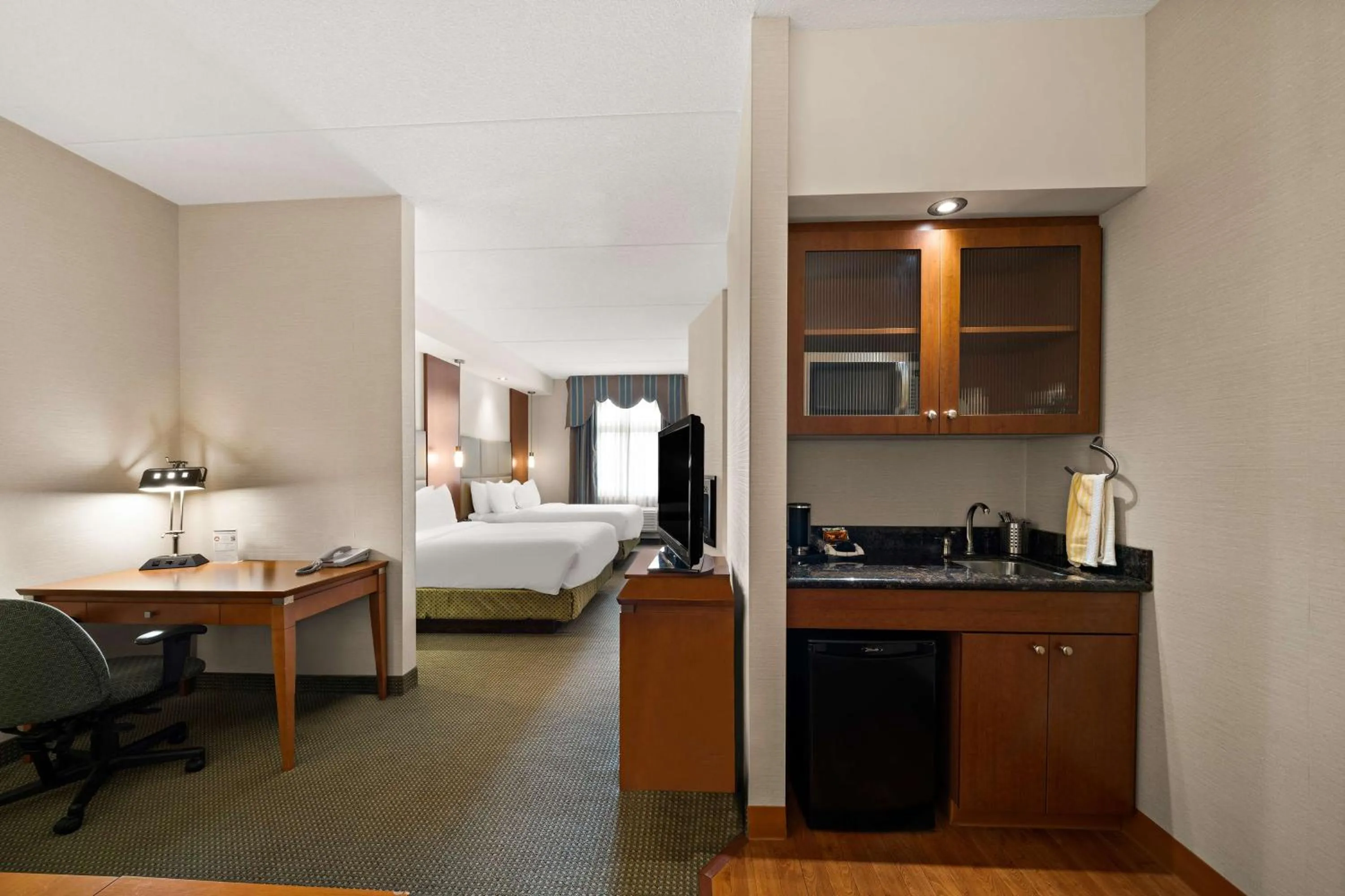 Bedroom, Bed in Best Western Plus Orangeville Inn & Suites