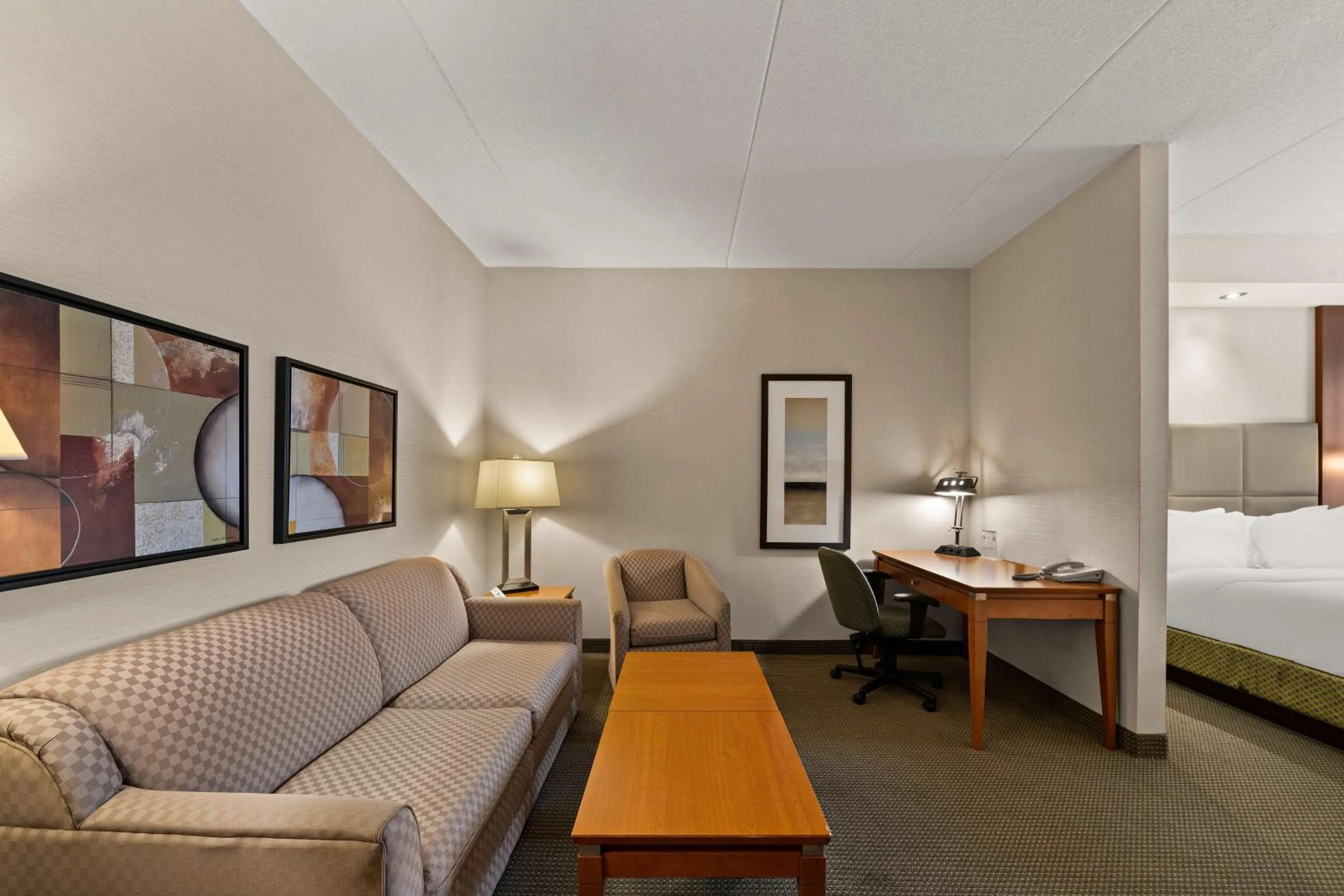 Bedroom, Bed in Best Western Plus Orangeville Inn & Suites