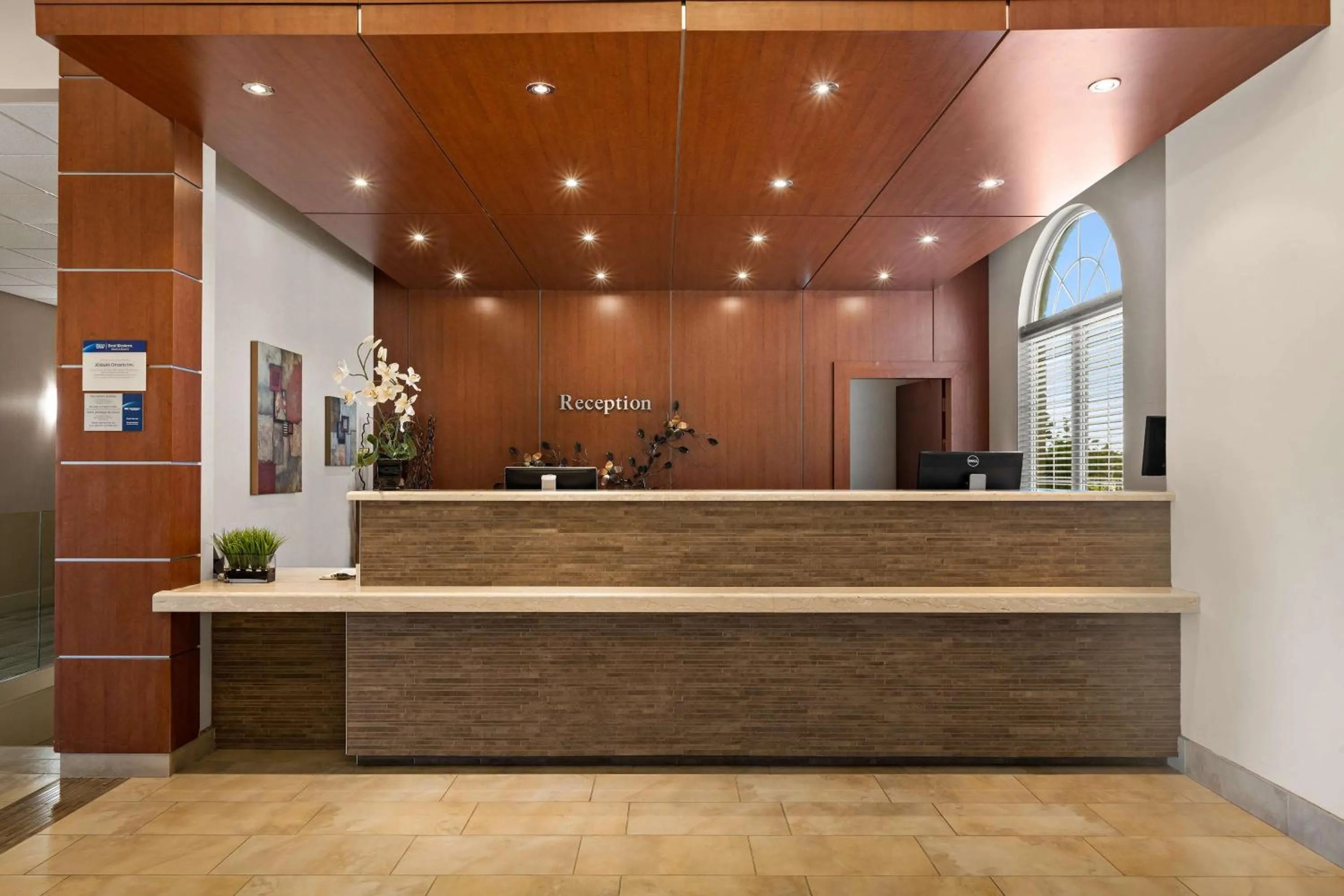 Lobby or reception in Best Western Plus Orangeville Inn & Suites