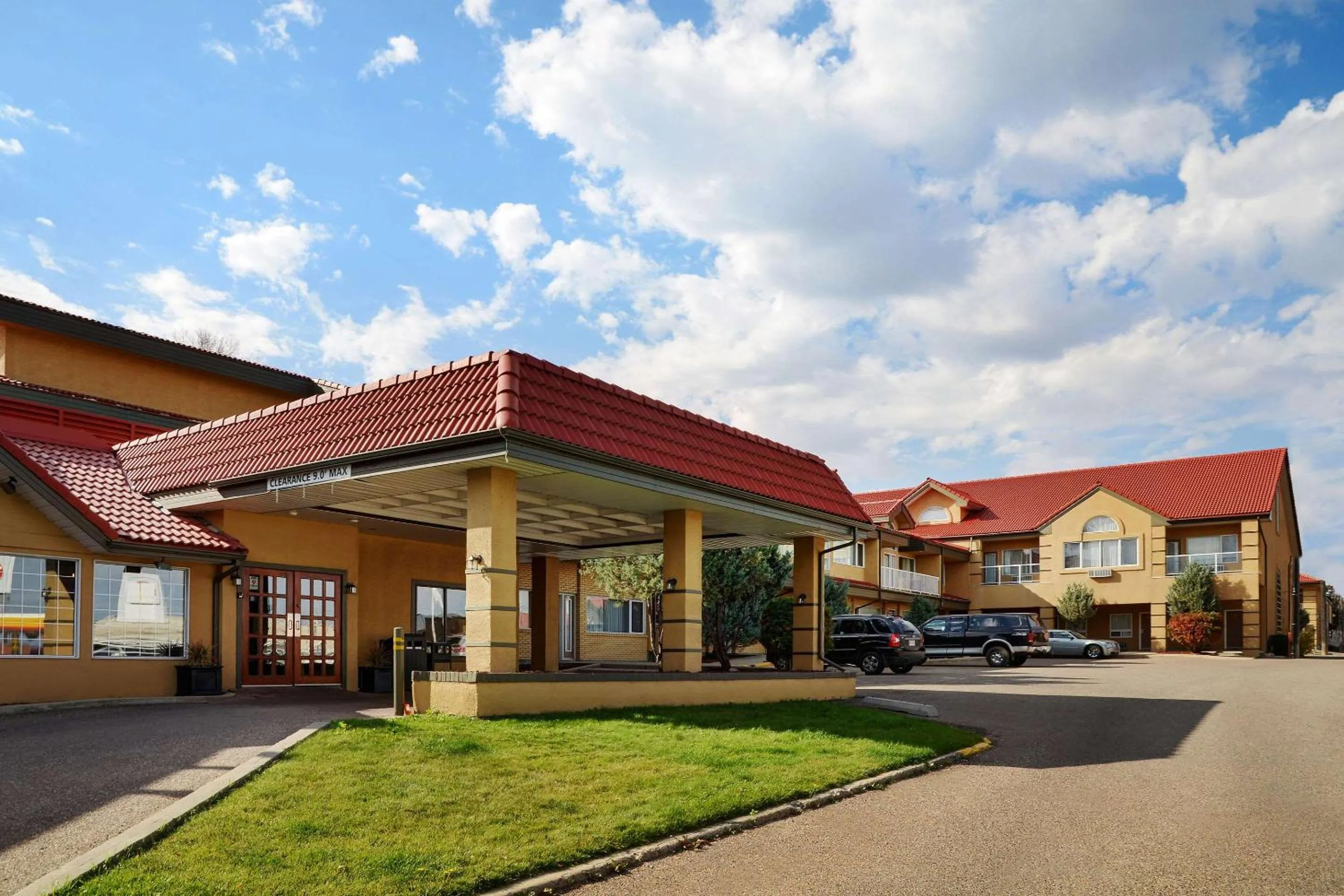Property Building in Quality Inn Medicine Hat