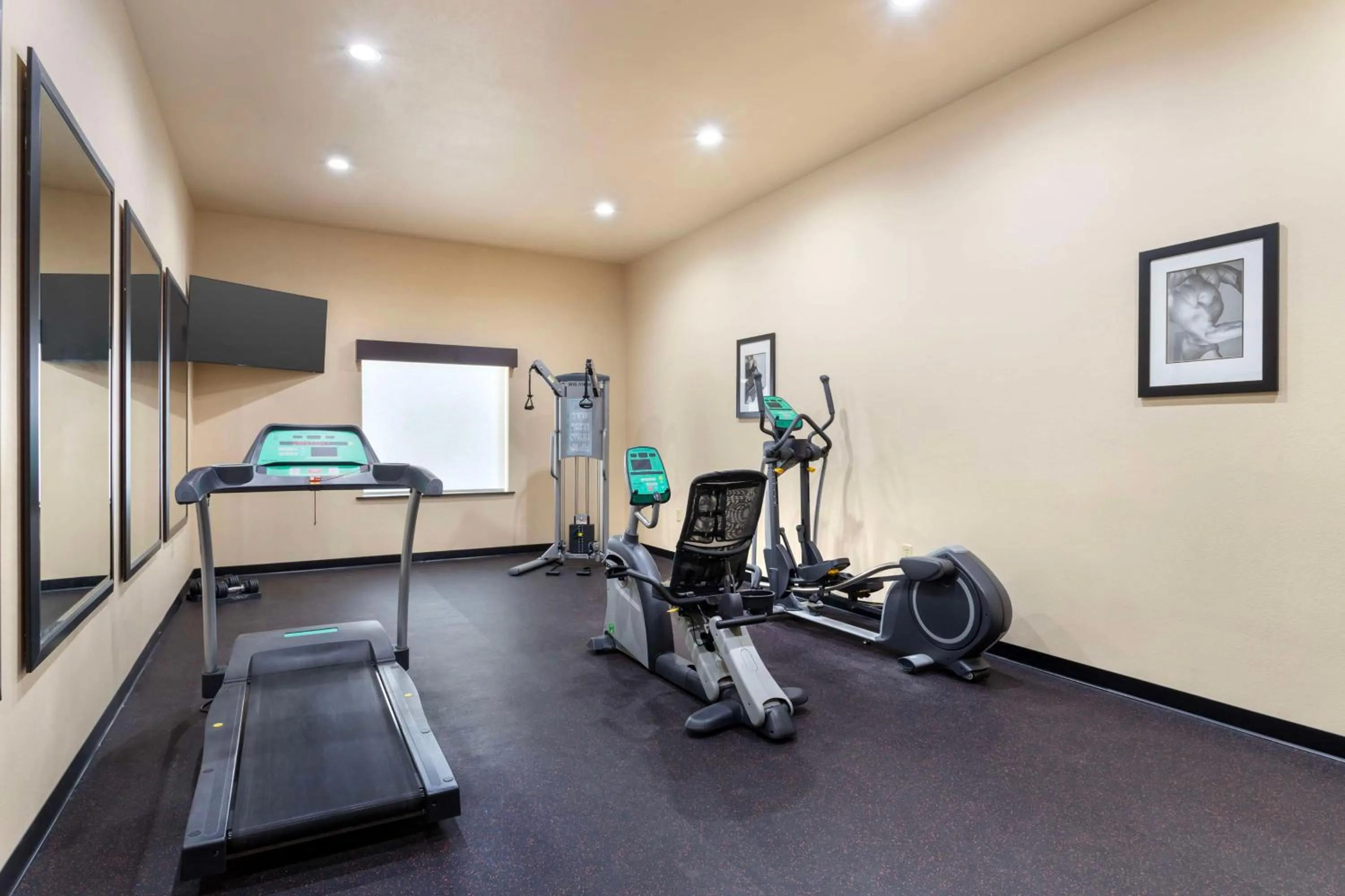 Fitness centre/facilities in Best Western Plus Goliad Inn & Suites