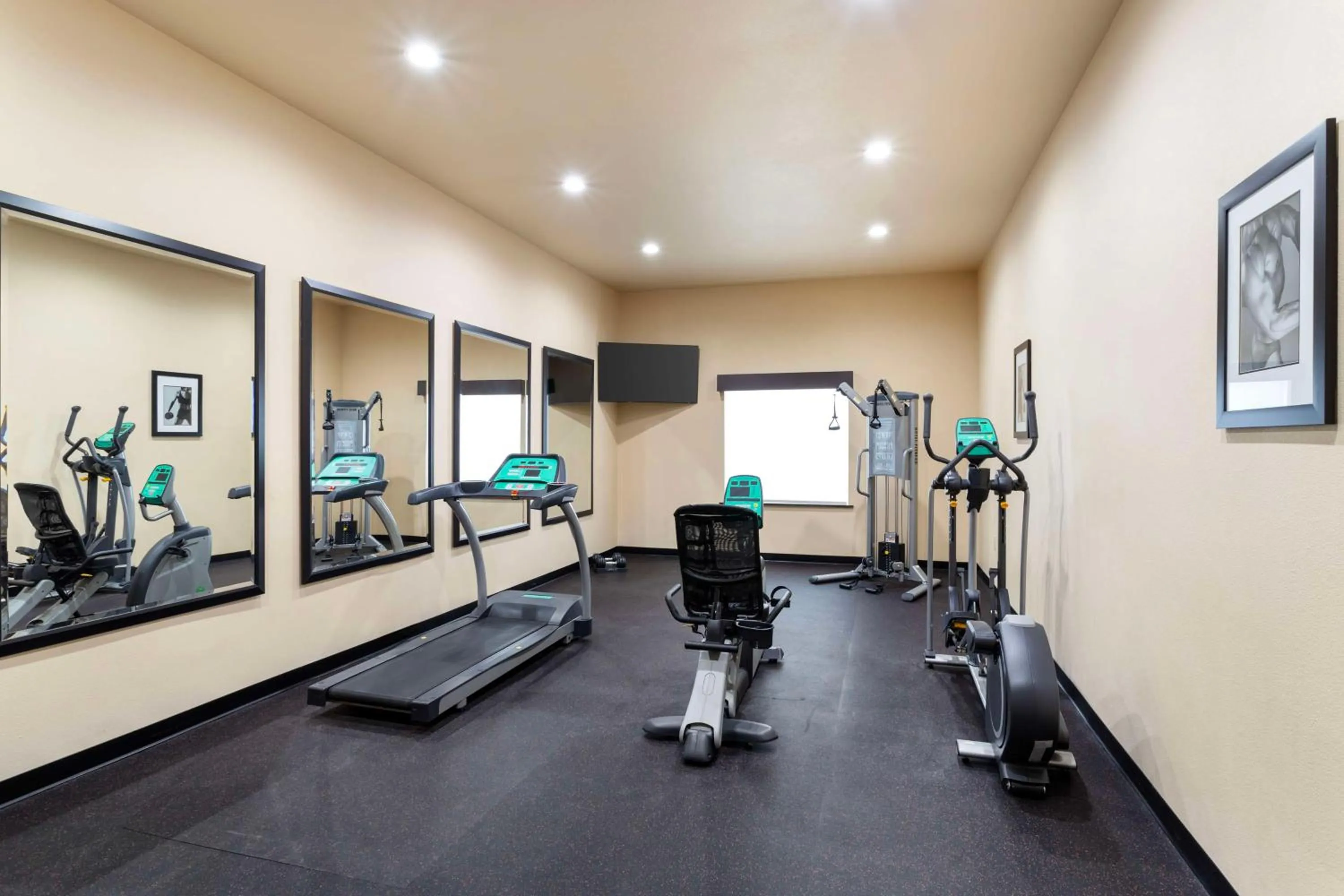 Fitness centre/facilities in Best Western Plus Goliad Inn & Suites