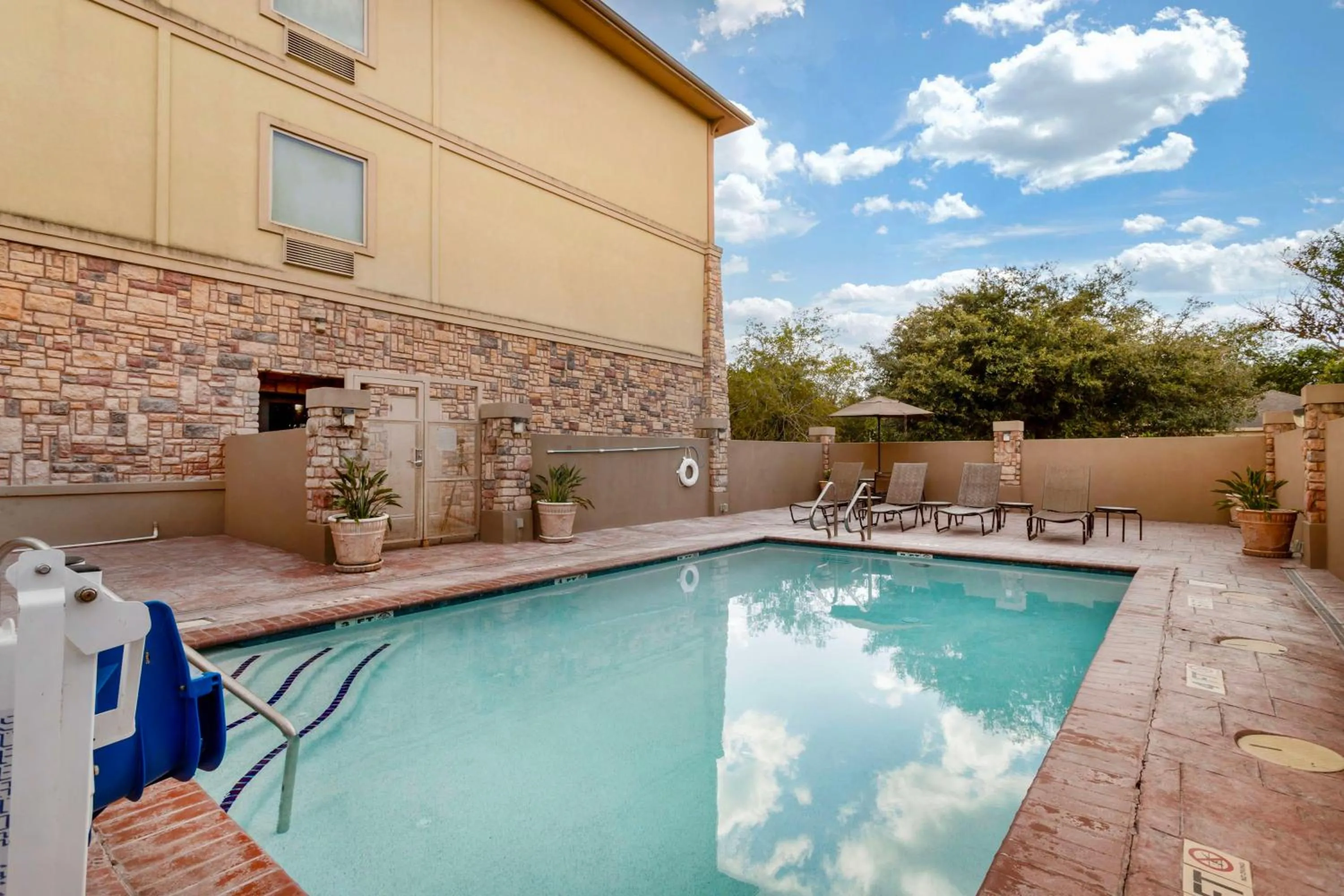 Pool view in Best Western Plus Goliad Inn & Suites