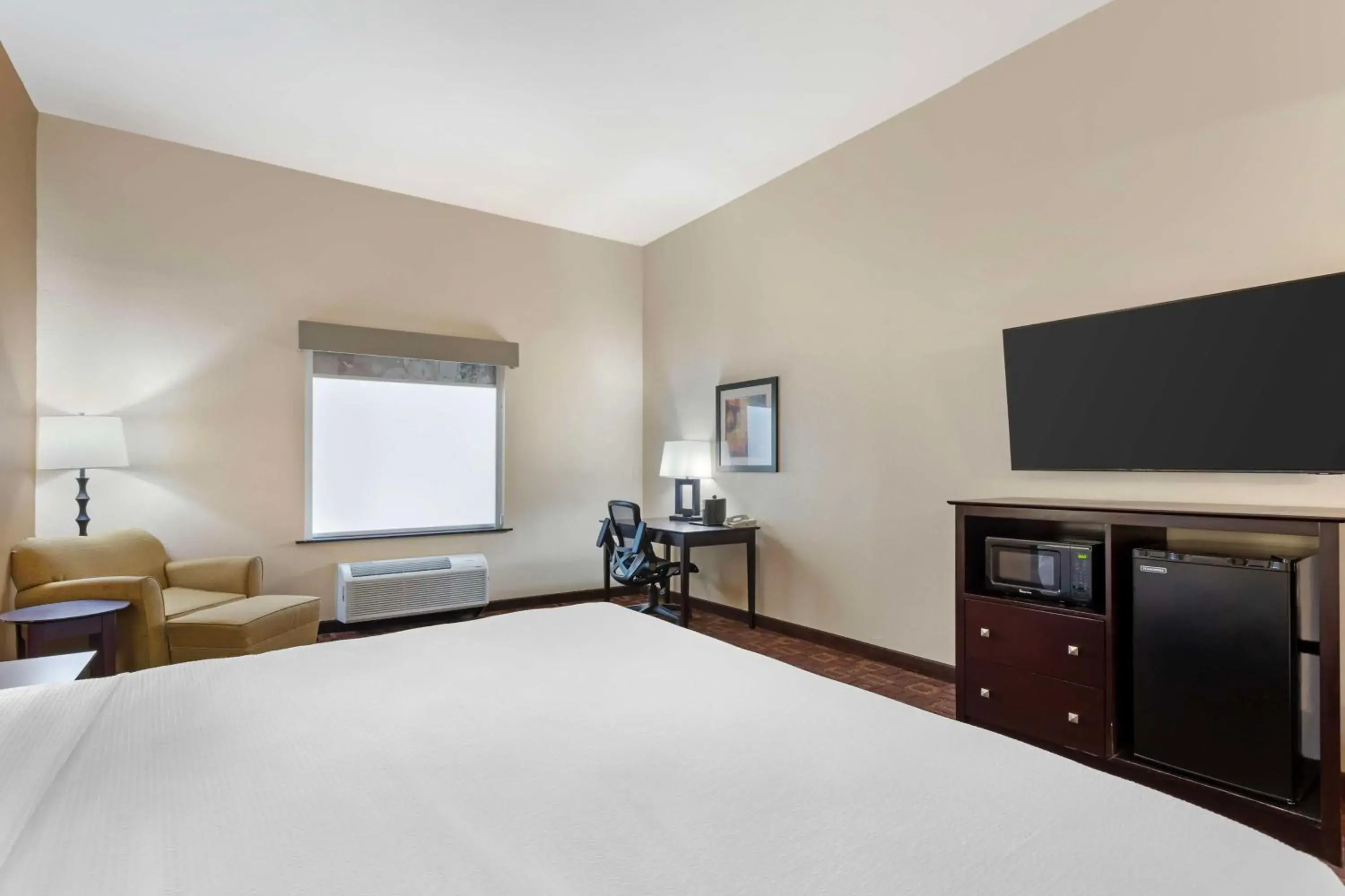 King Room with Walk In Shower - Disability Access - Non Smoking in Best Western Plus Goliad Inn & Suites King Room with Walk In Shower - Disability Access - Non Smoking in Best Western Plus Goliad Inn & Suites