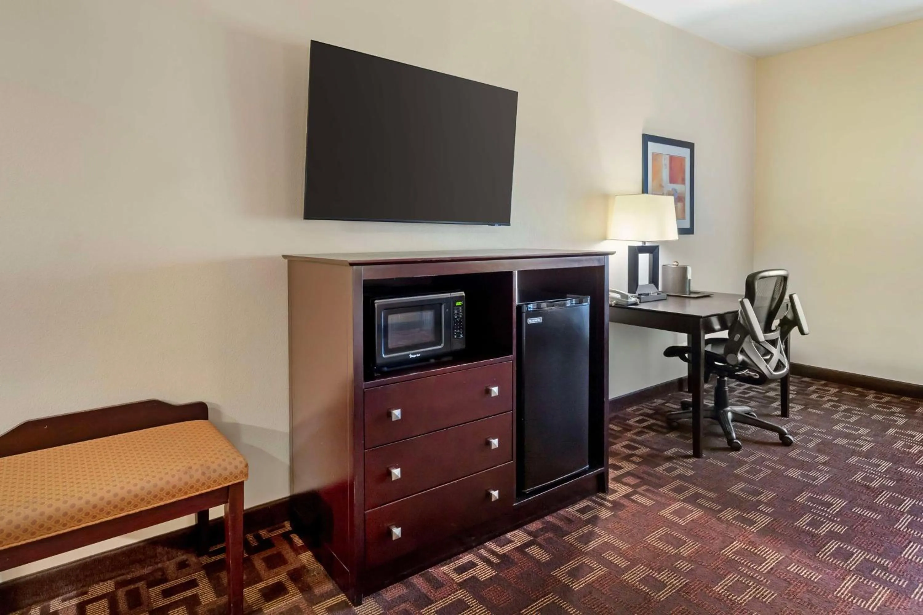 Bedroom in Best Western Plus Goliad Inn & Suites