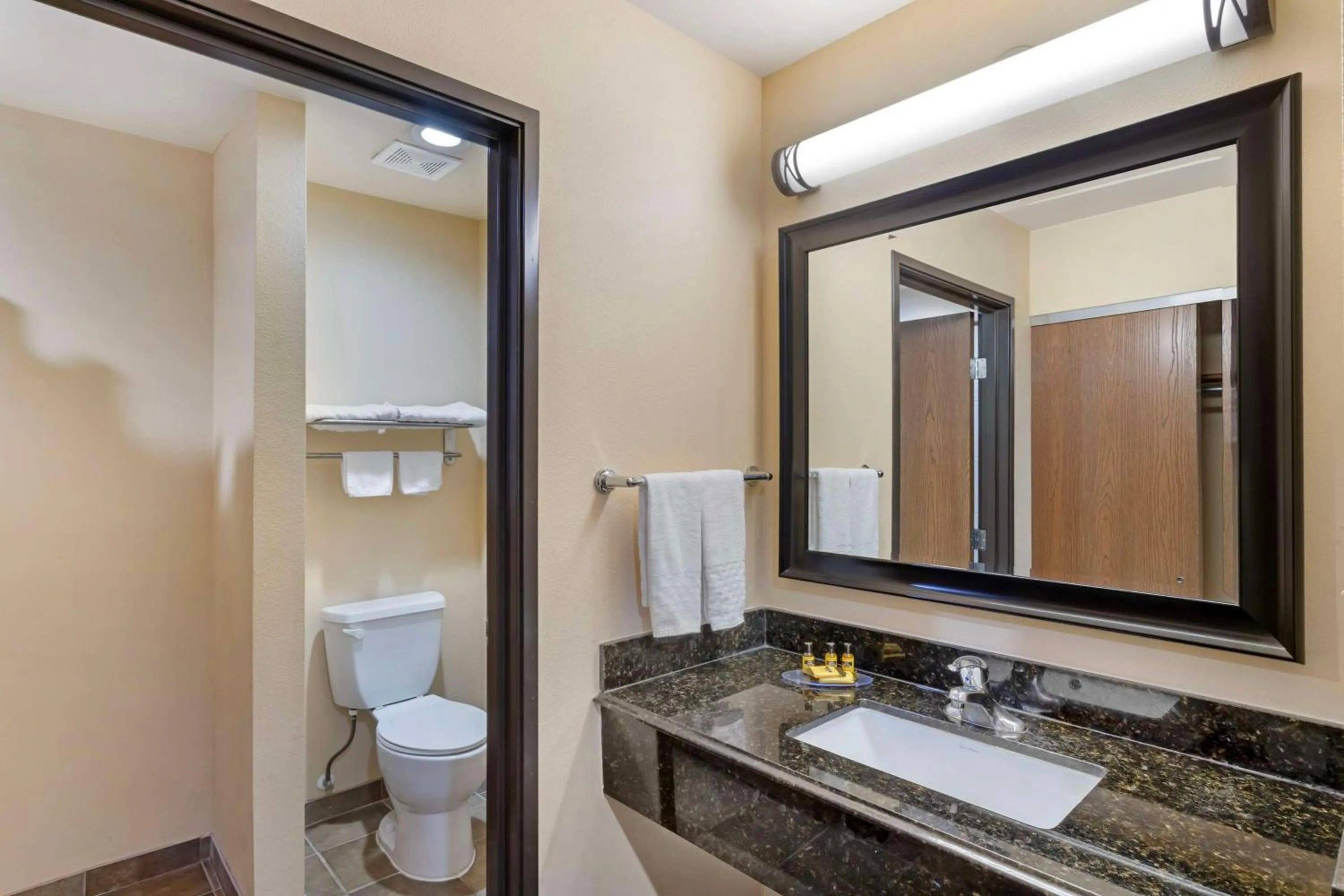 Bathroom in Best Western Plus Goliad Inn & Suites