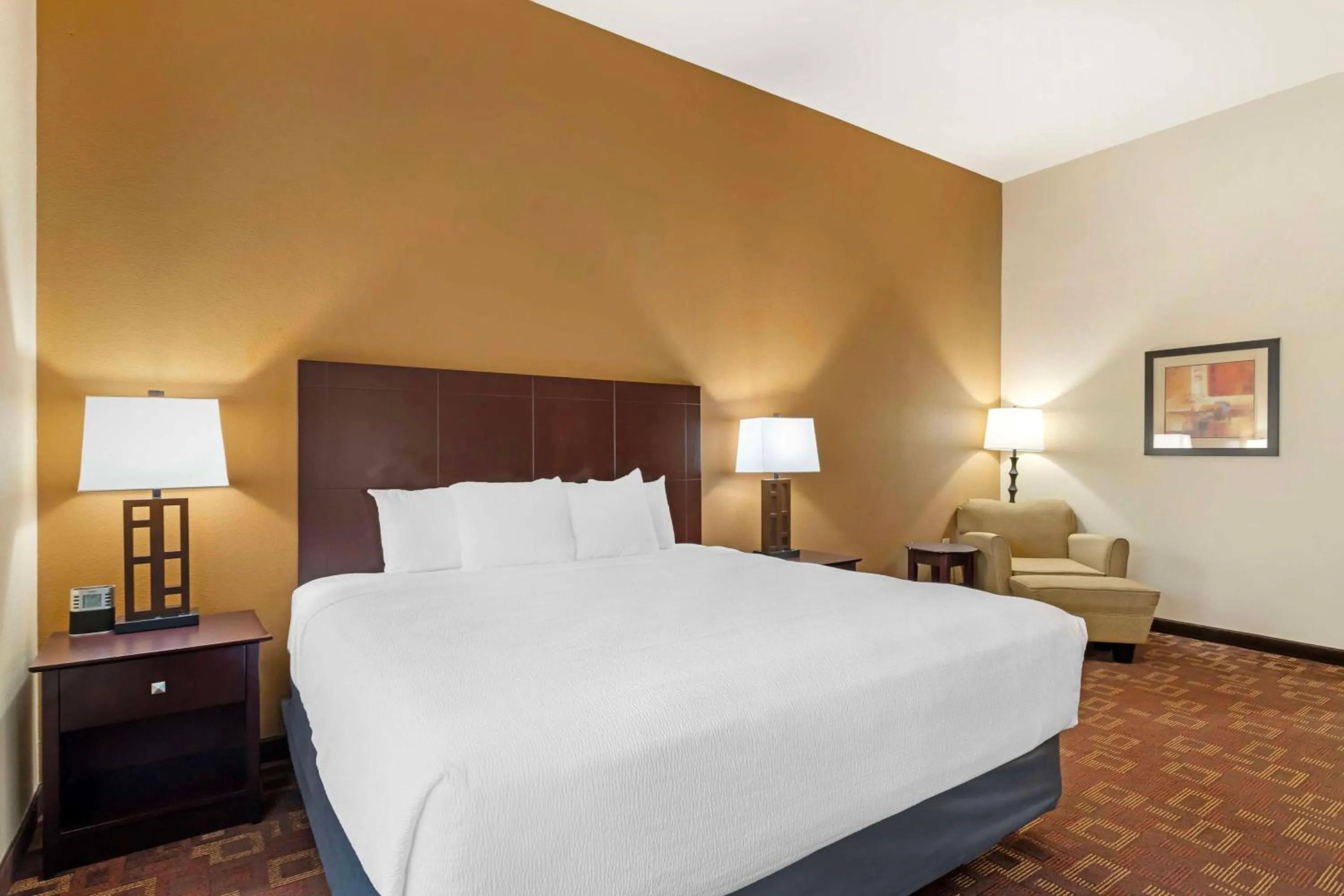 Bedroom, Bed in Best Western Plus Goliad Inn & Suites