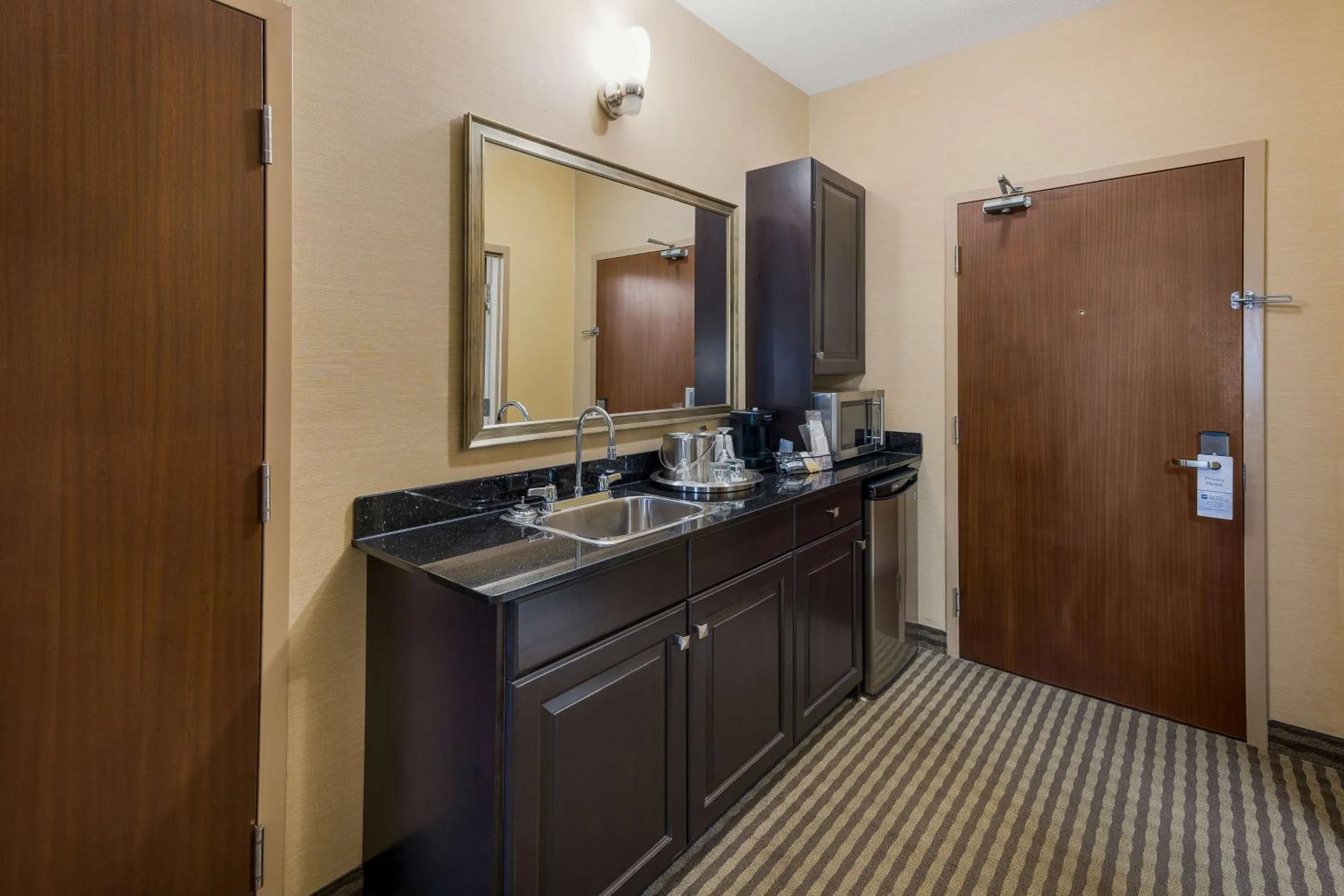 Bedroom in Best Western Sunrise Inn & Suites