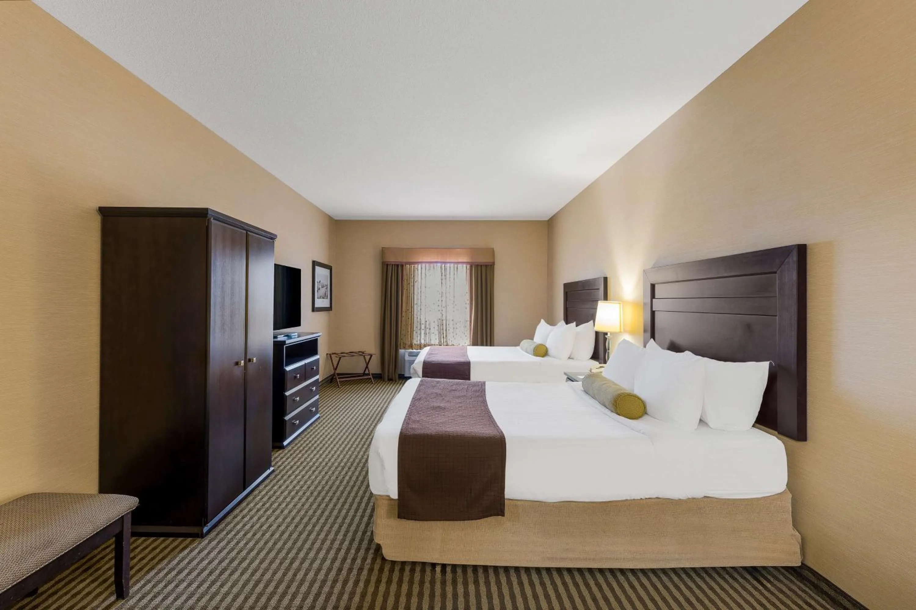 Bedroom, Bed in Best Western Sunrise Inn & Suites