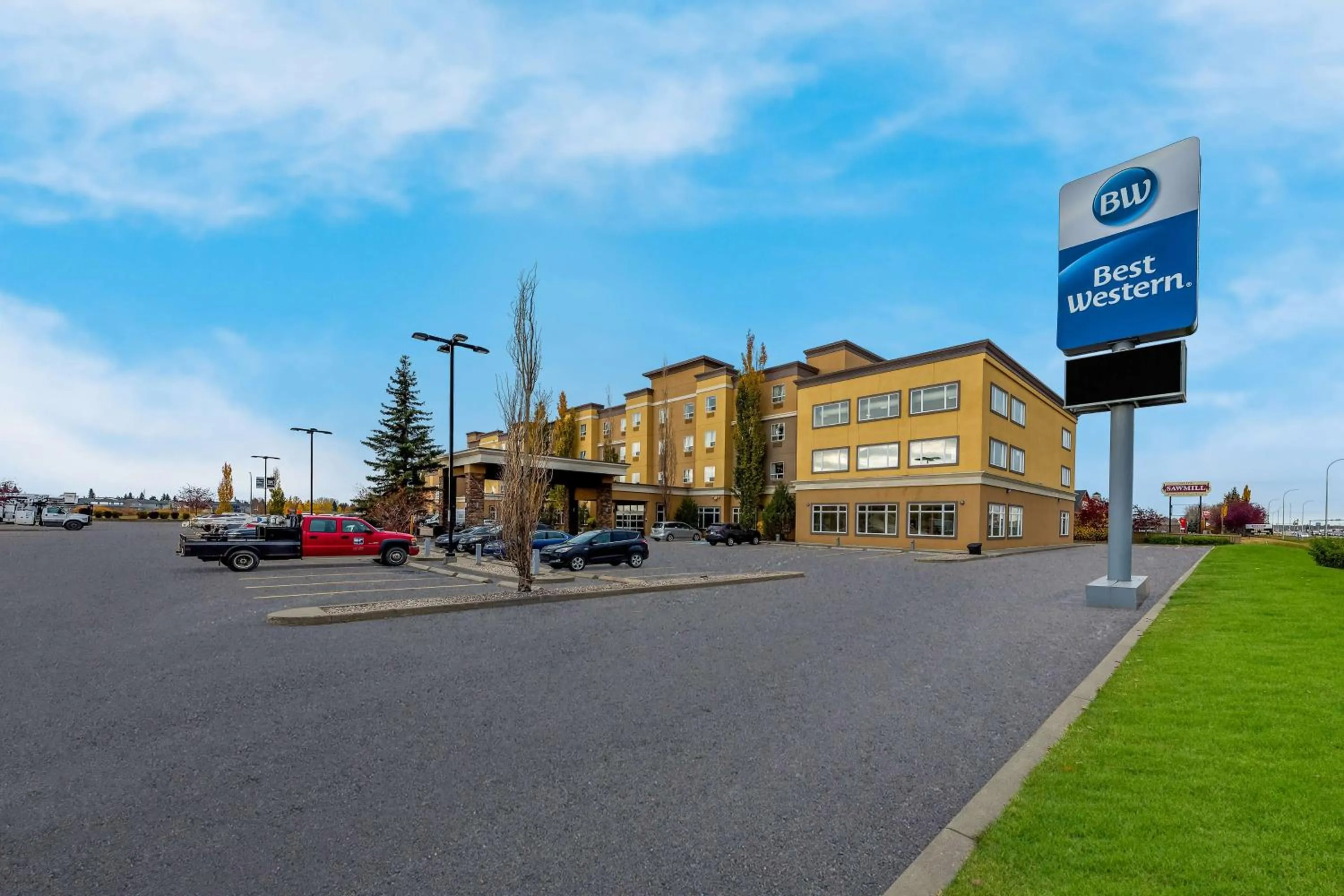 Property building in Best Western Sunrise Inn & Suites