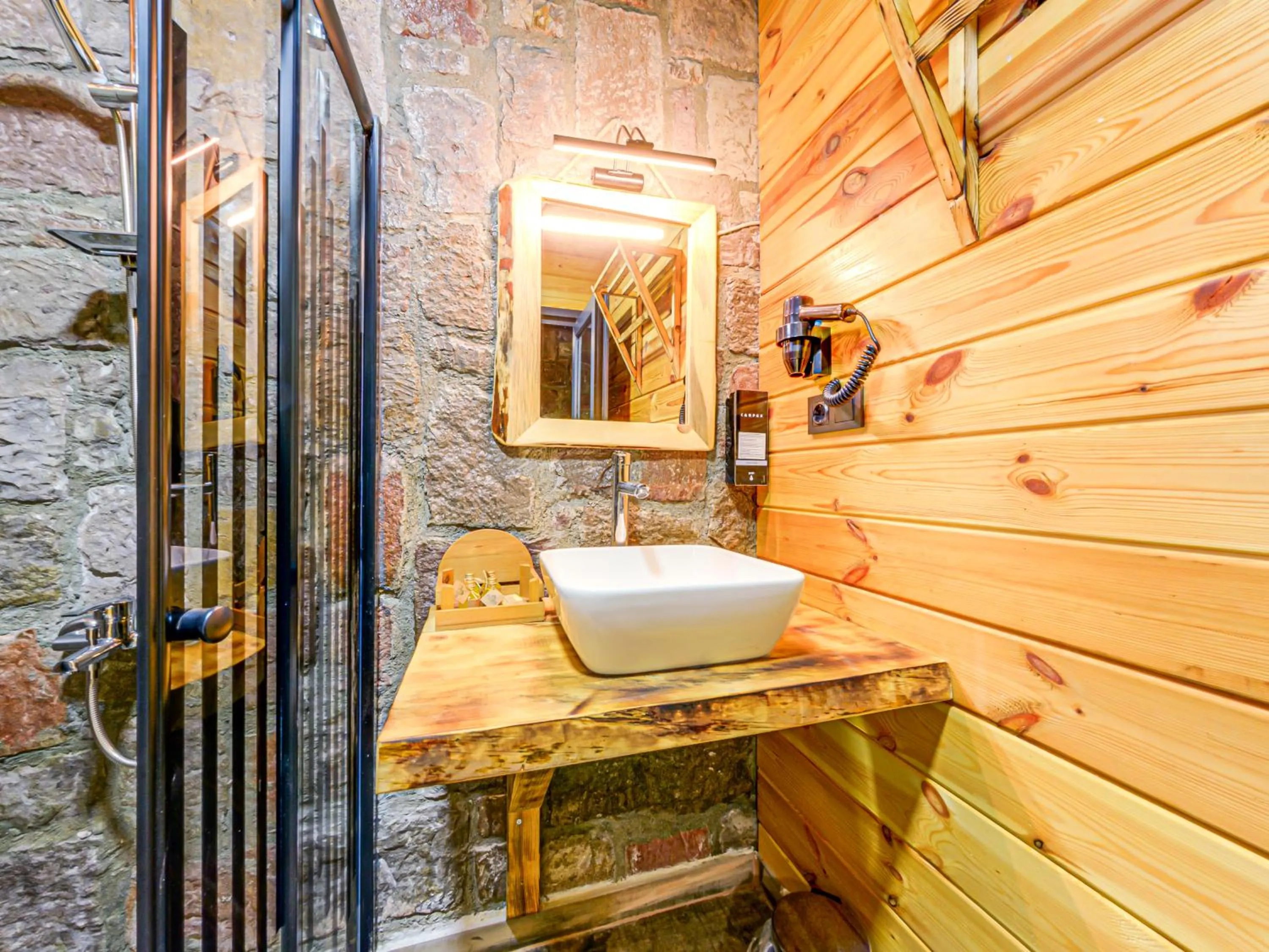 Shower in Mcora Tatil Köyü