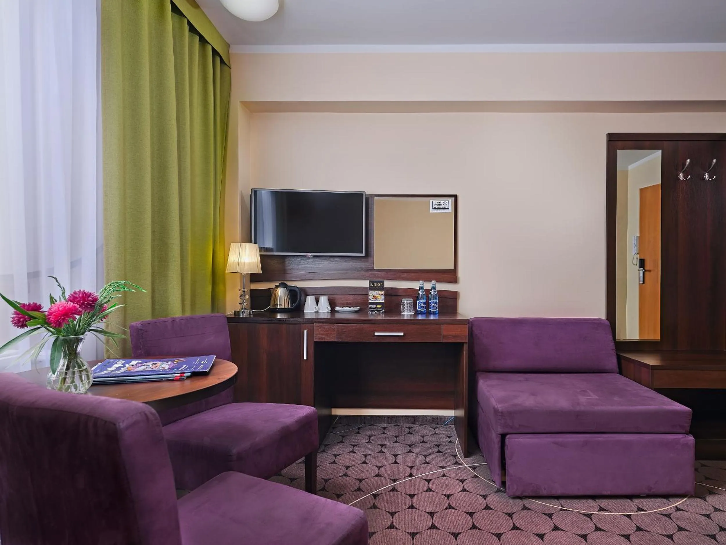 TV and multimedia in Aparthotel Lumen
