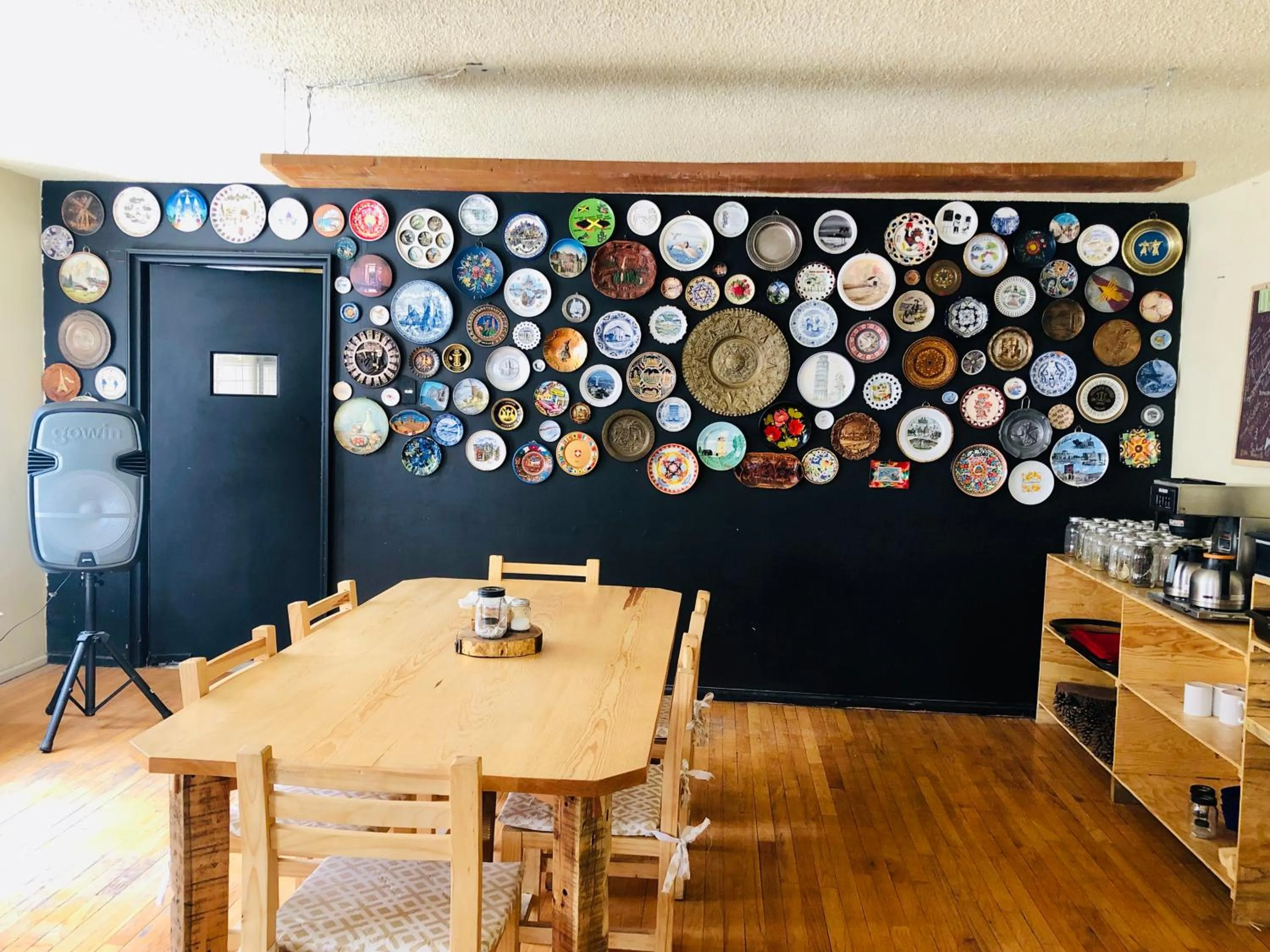 Dining area in Hostal Kuira Bá by Rotamundos