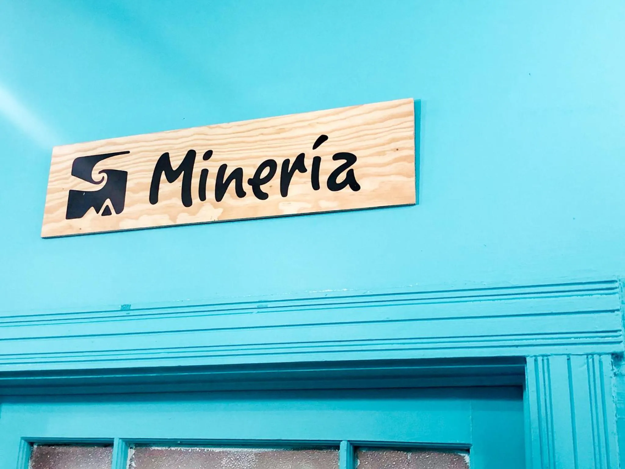 Logo/Certificate/Sign in Hostal Kuira Bá by Rotamundos