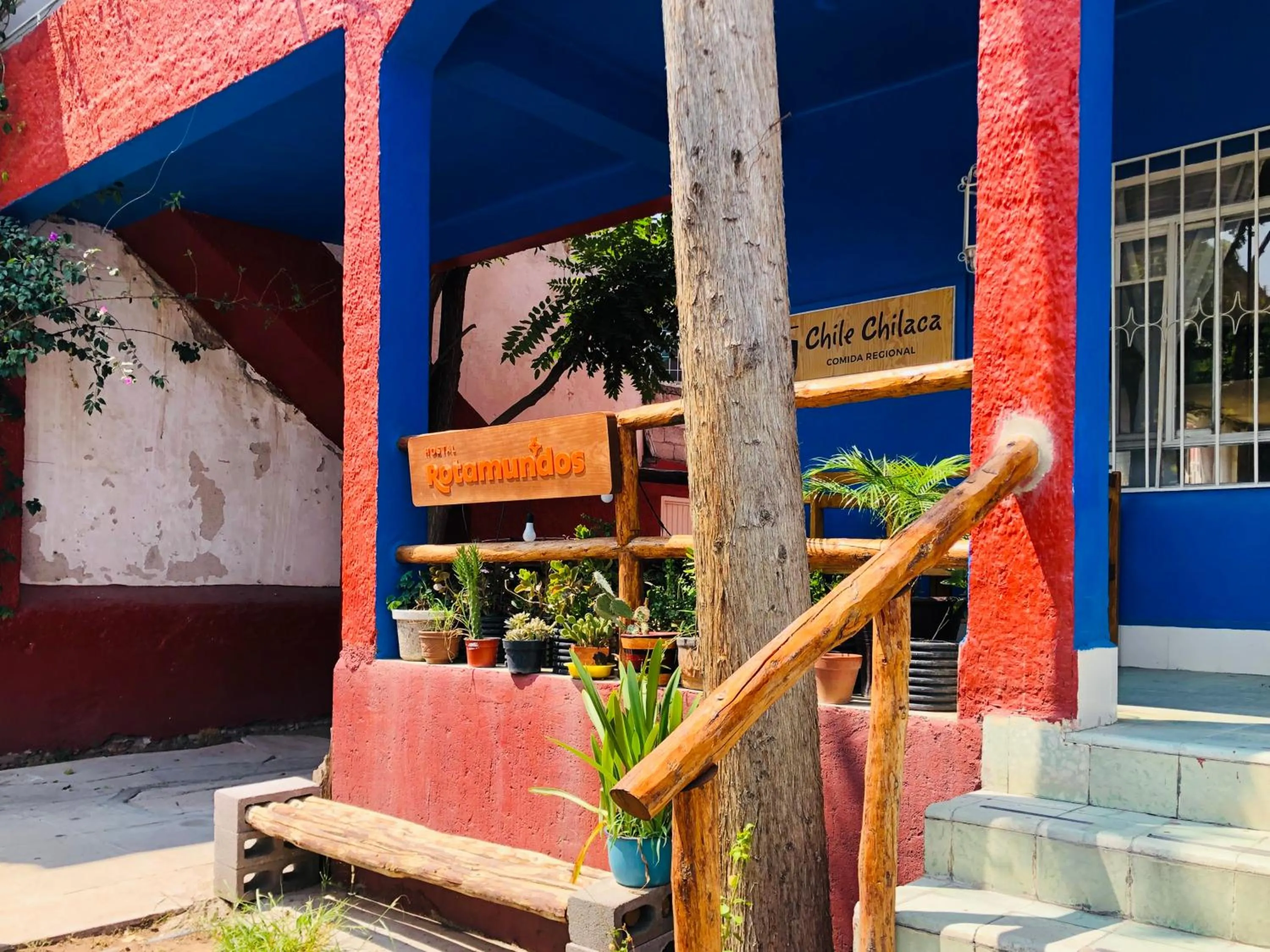 Facade/entrance in Hostal Kuira Bá by Rotamundos