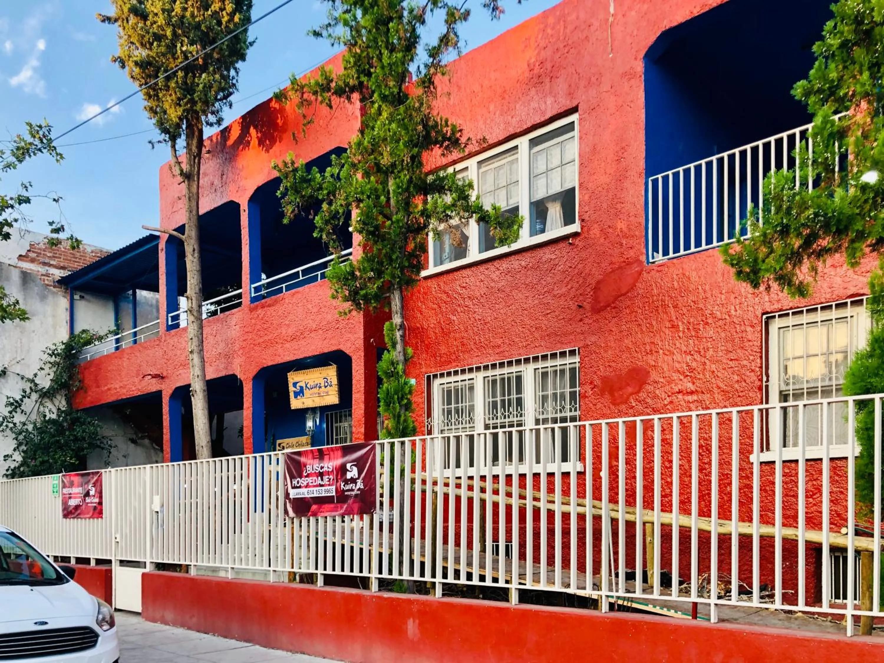 Facade/entrance in Hostal Kuira Bá by Rotamundos