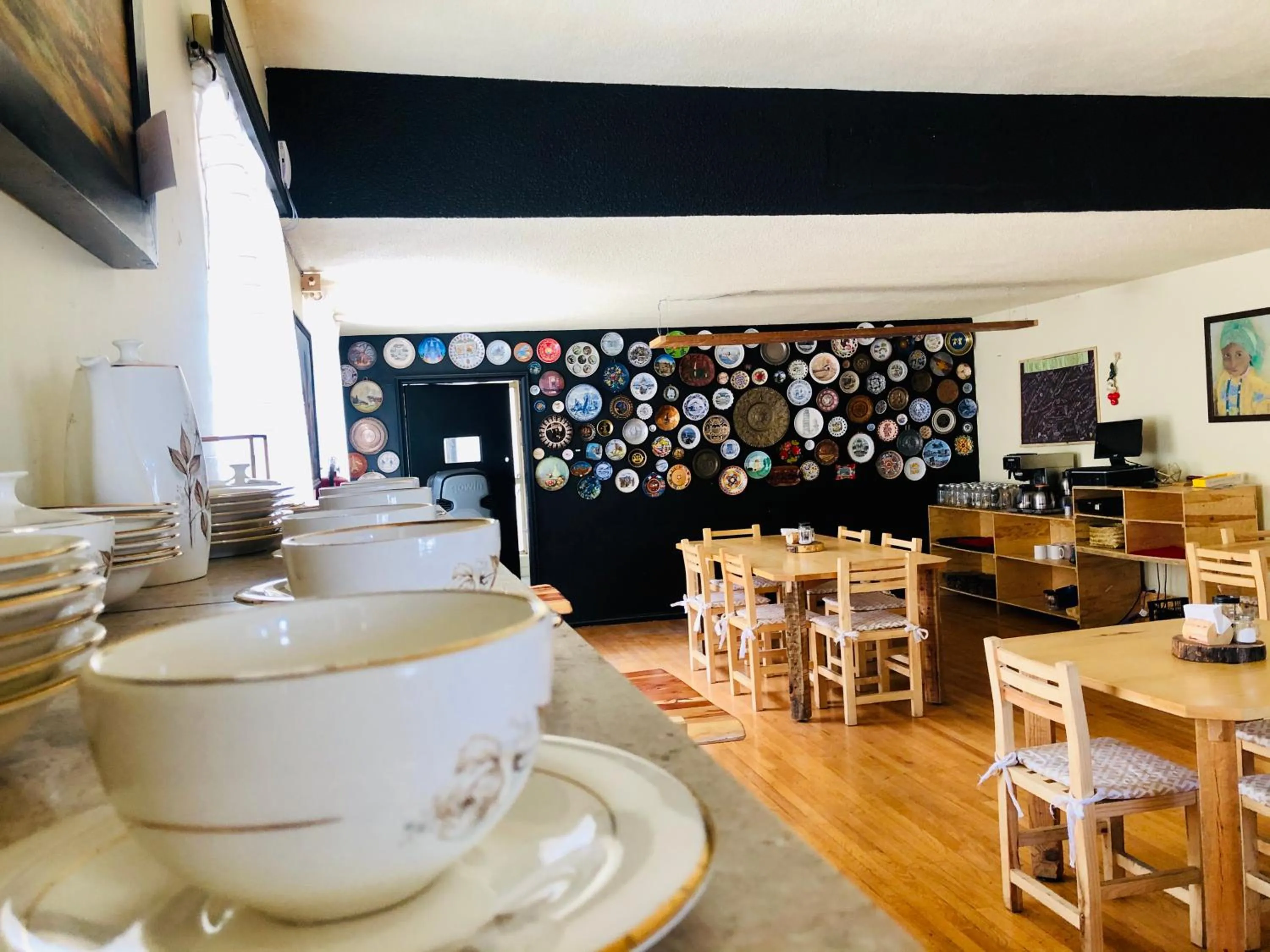 Dining area in Hostal Kuira Bá by Rotamundos