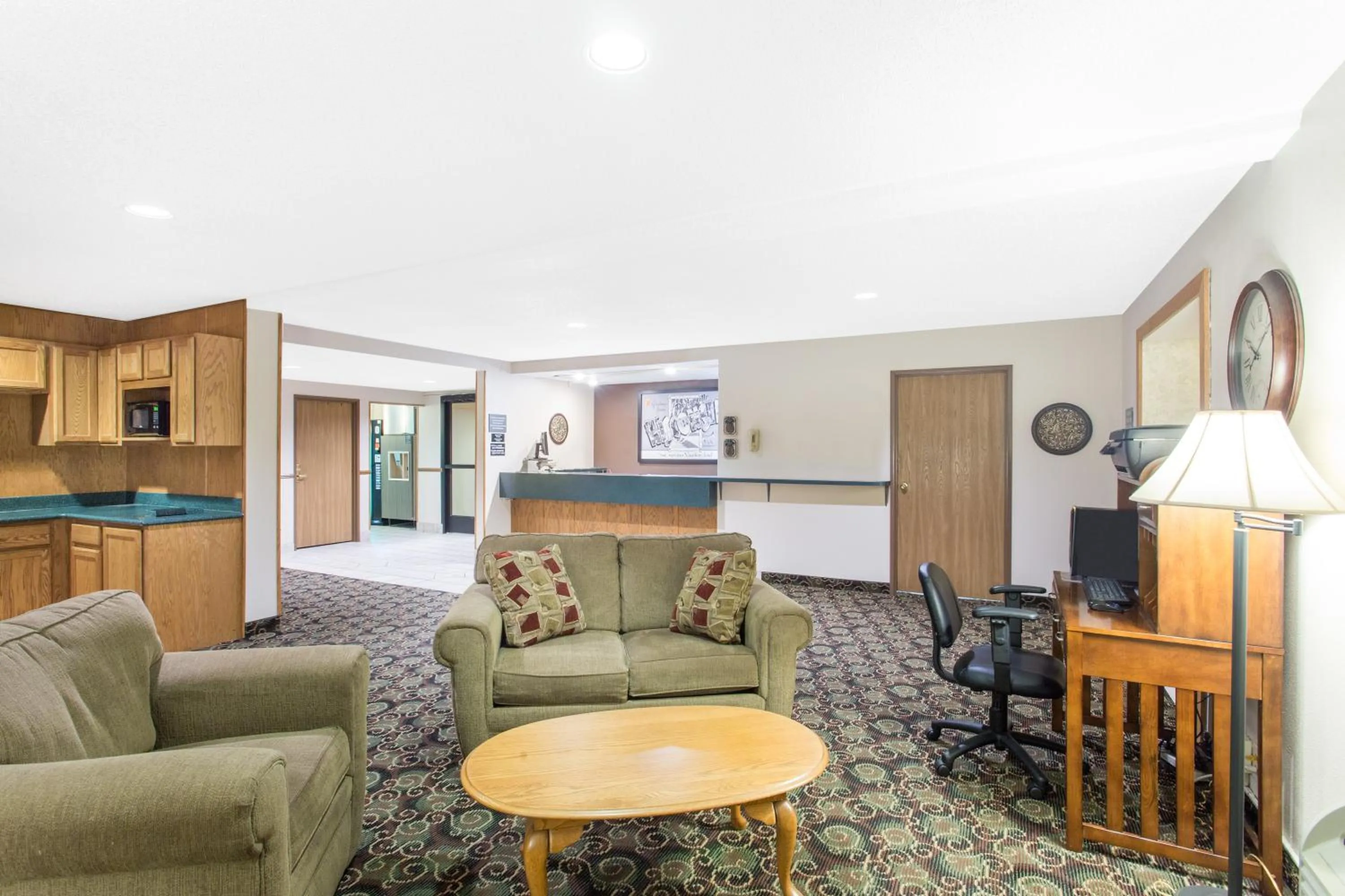 Communal lounge/ TV room in Super 8 by Wyndham Dodgeville