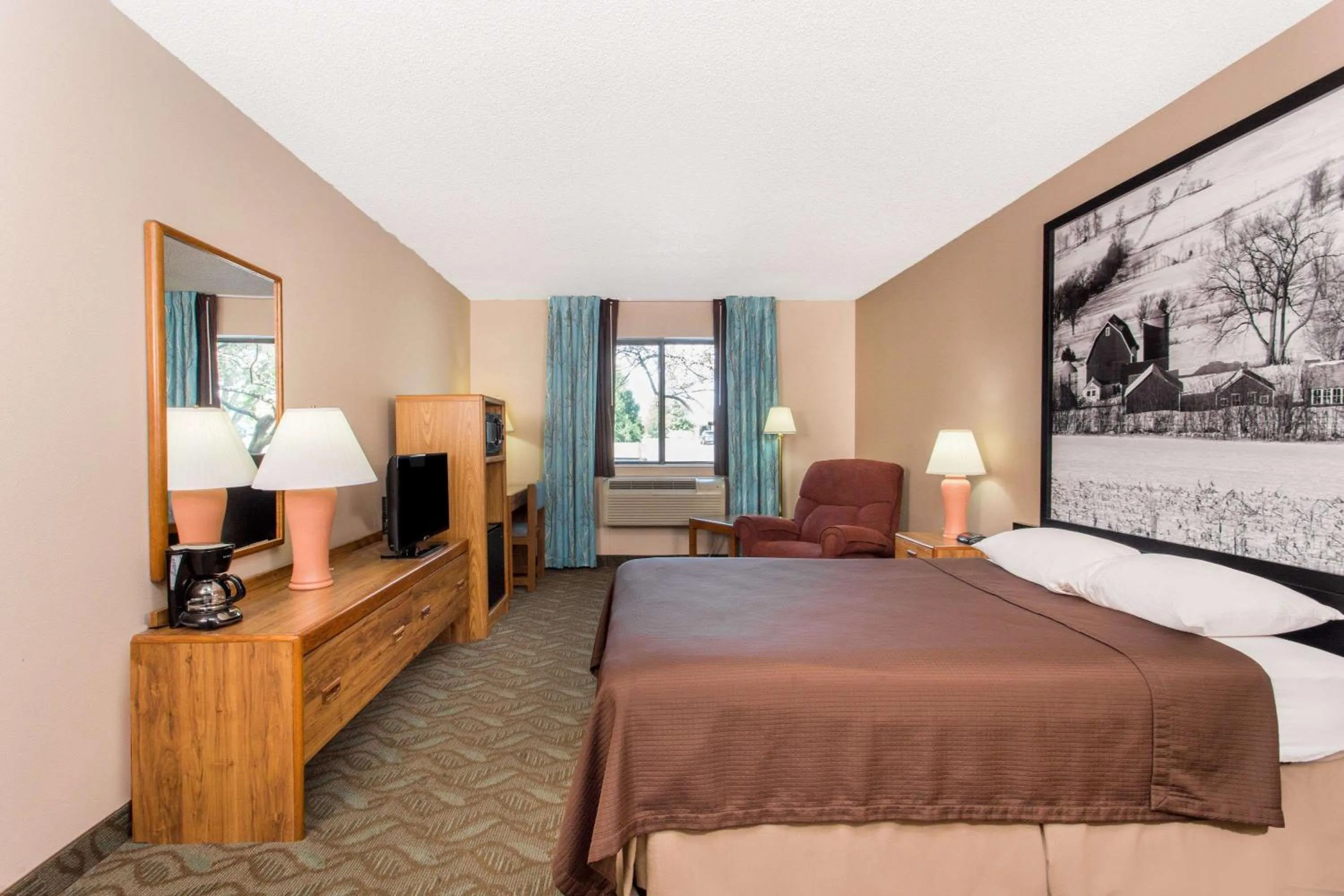 Photo of the whole room in Super 8 by Wyndham Dodgeville