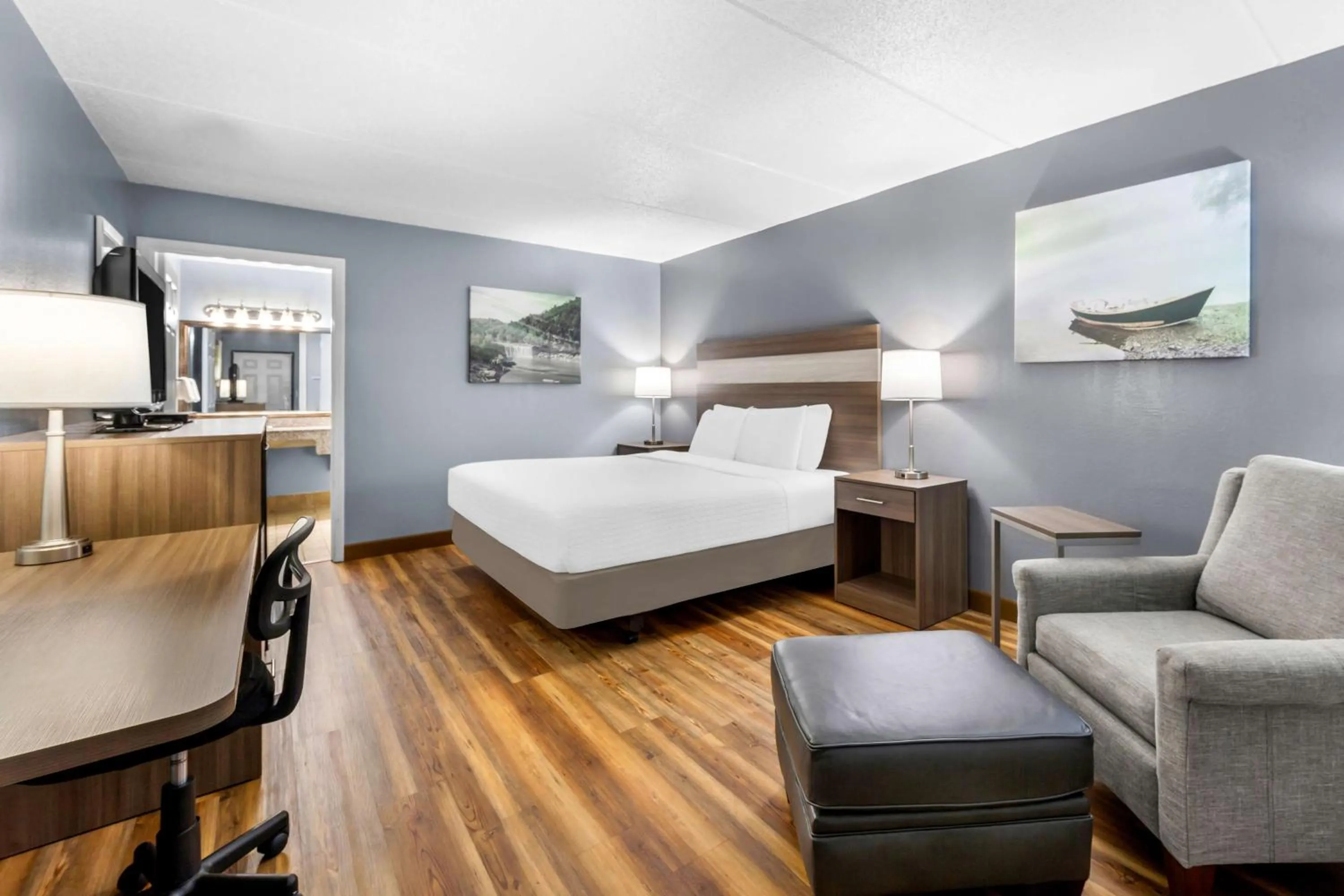 Bedroom, Bed in Best Western Wilderness Trail Inn