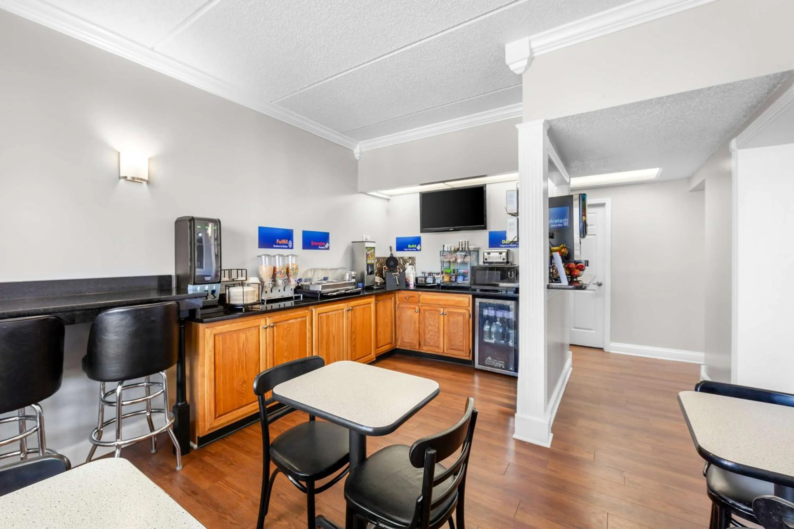 Breakfast in Best Western Wilderness Trail Inn