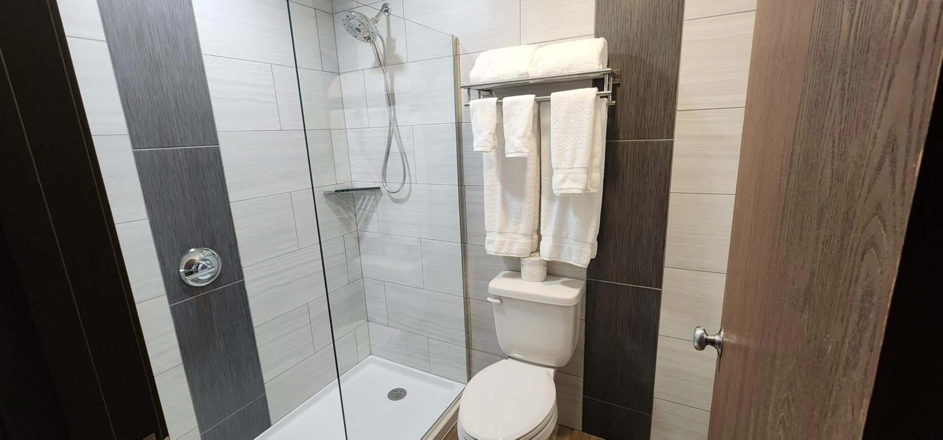 Bathroom in Sandhill Inn & Suites