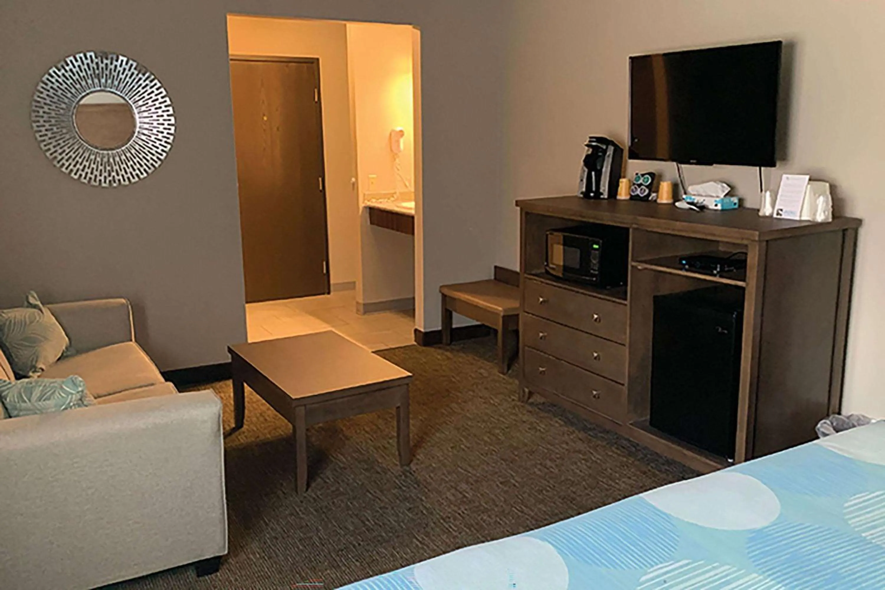 Photo of the whole room, Bed in Sandhill Inn & Suites