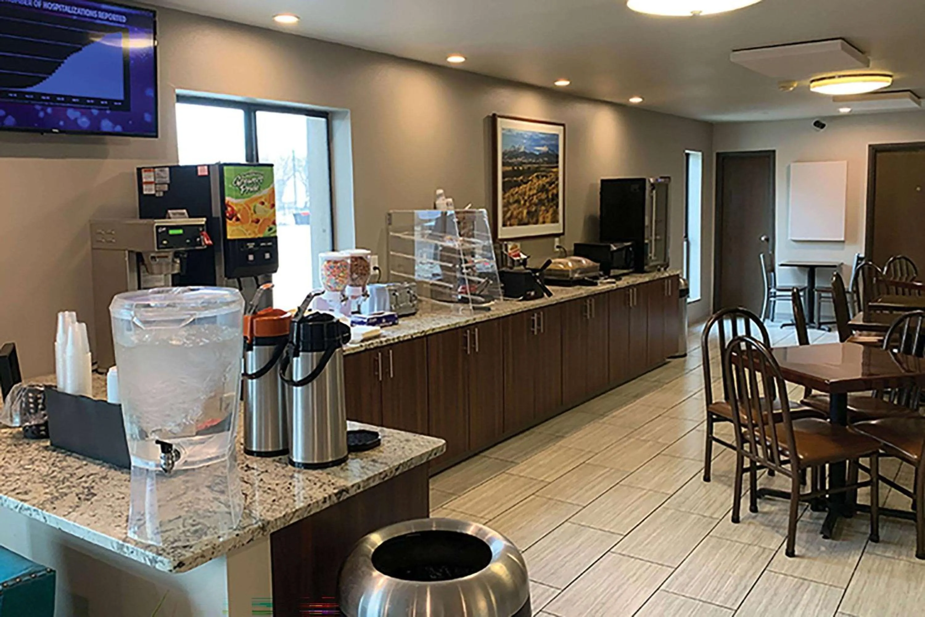 Restaurant/places to eat, Kitchen/Kitchenette in Sandhill Inn & Suites