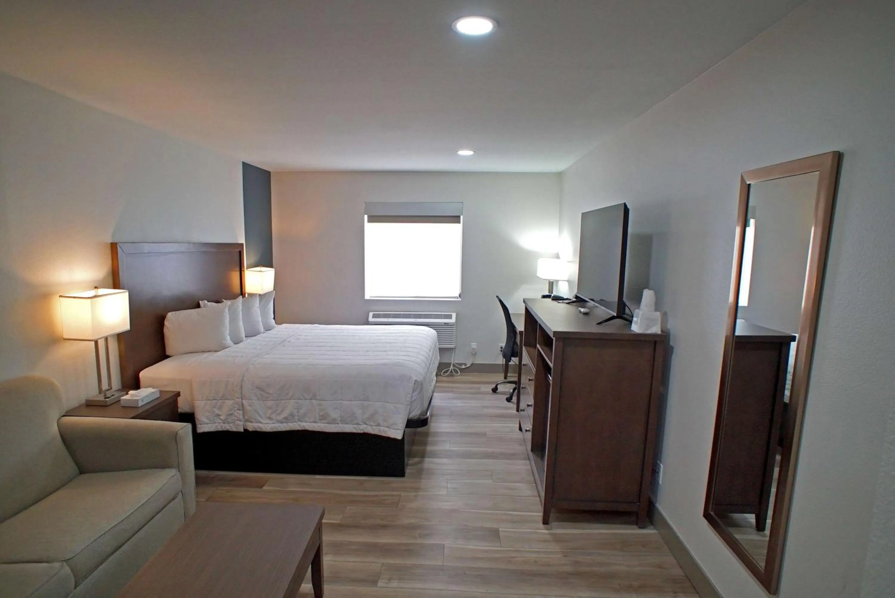 Photo of the whole room, Bed in Baymont by Wyndham Monte Vista