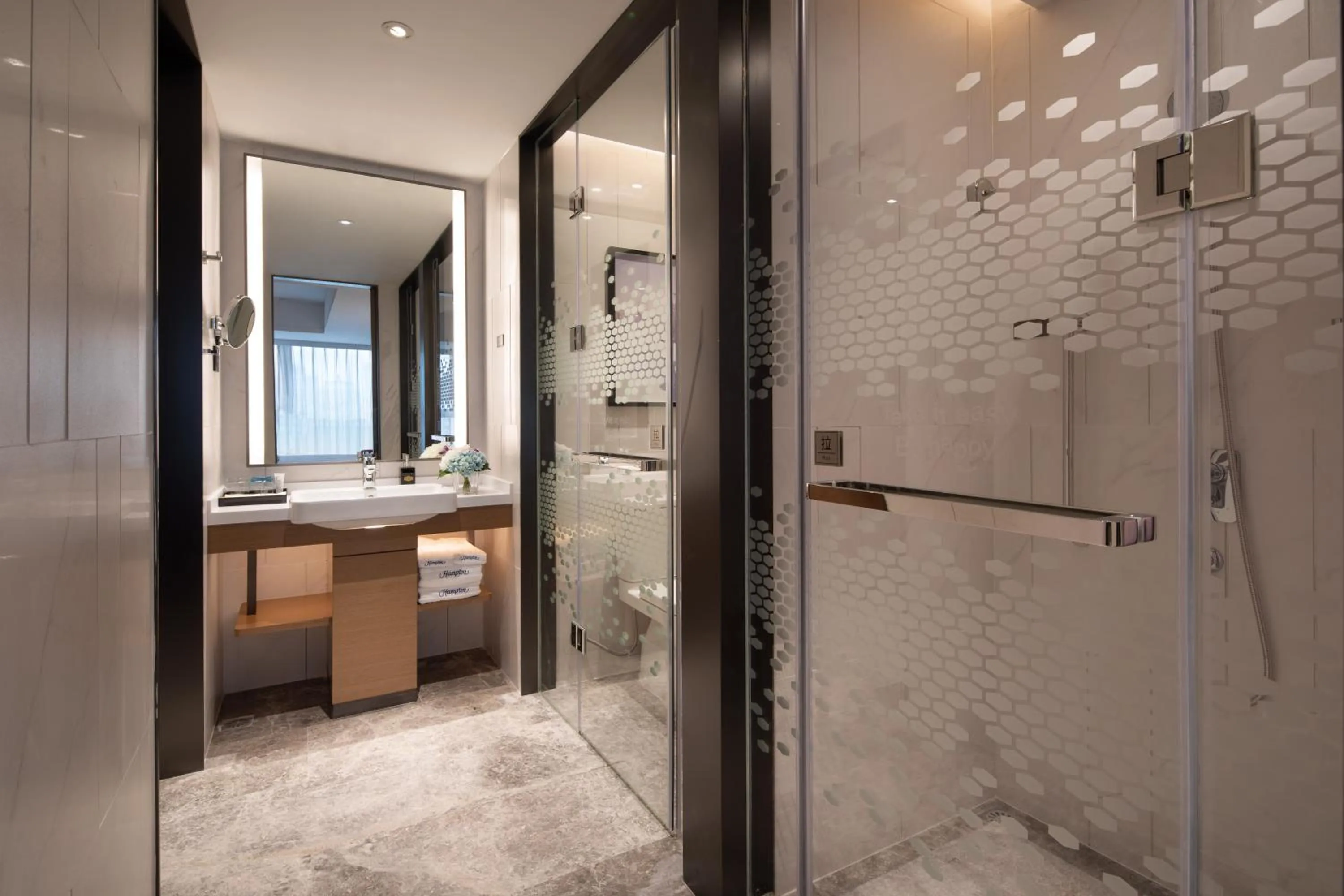 Shower in Hampton by Hilton Yixing Renmin Middle Road Branch