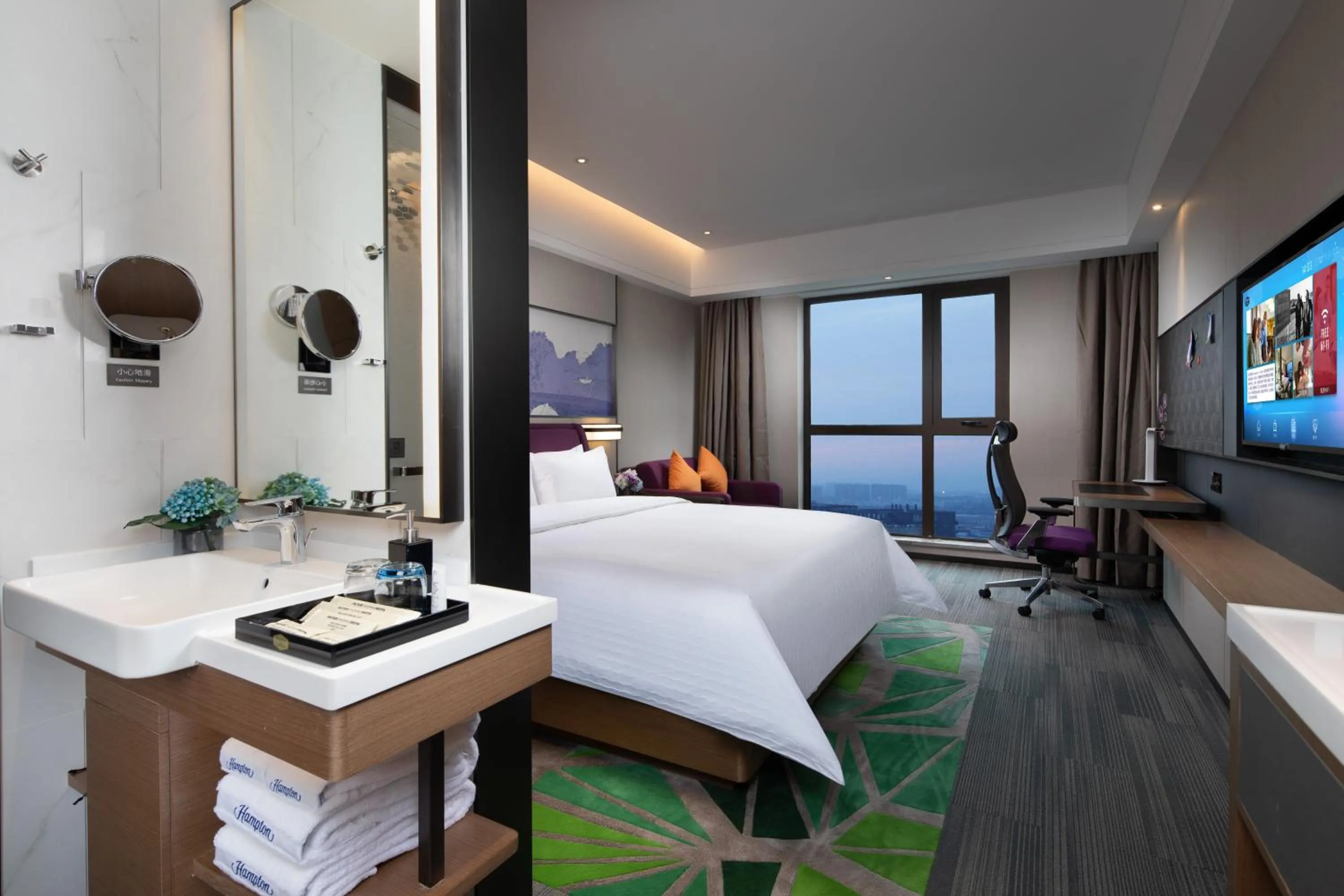 Photo of the whole room, Bed in Hampton by Hilton Yixing Renmin Middle Road Branch