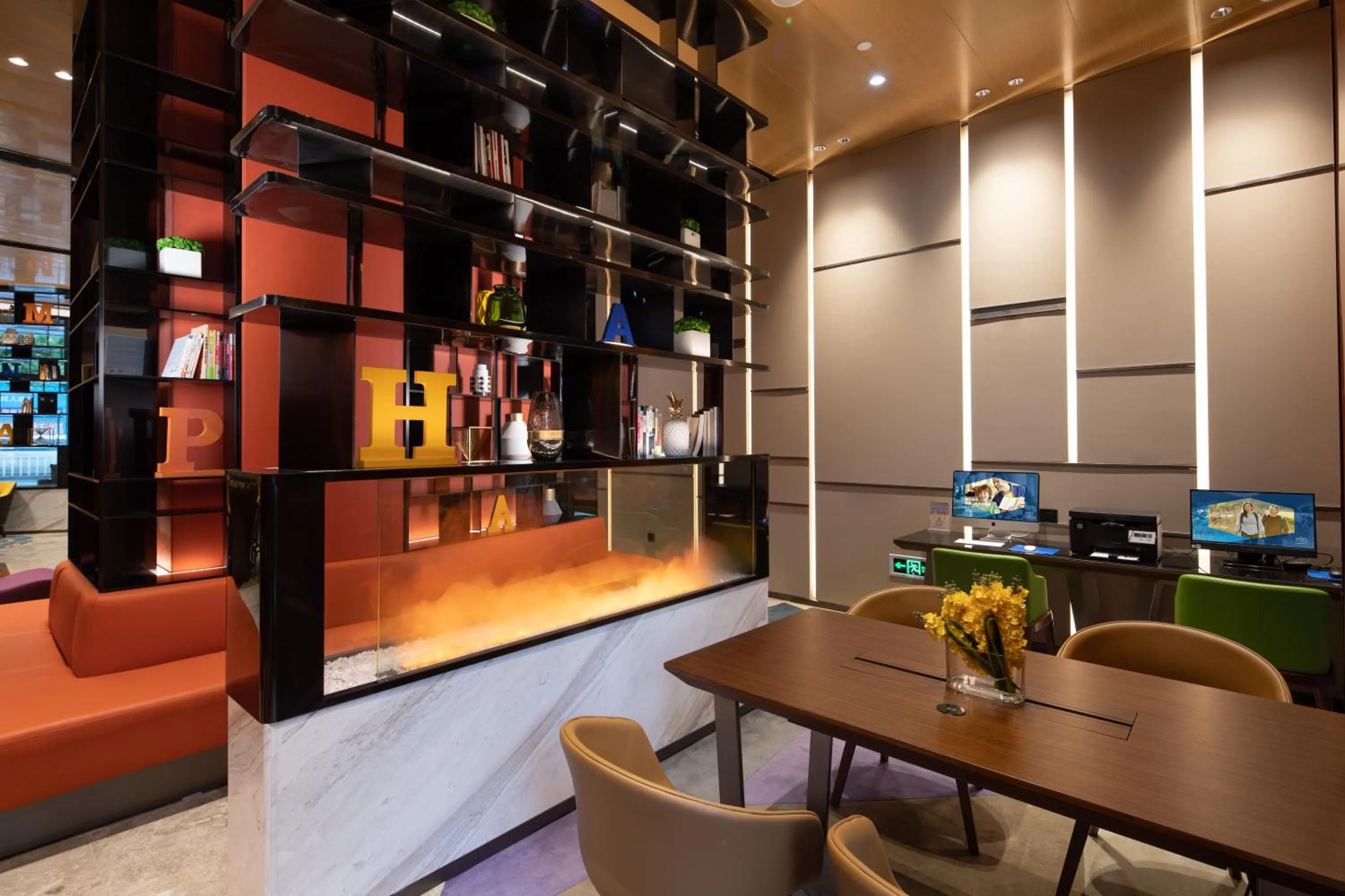Lounge or bar in Hampton by Hilton Yixing Renmin Middle Road Branch